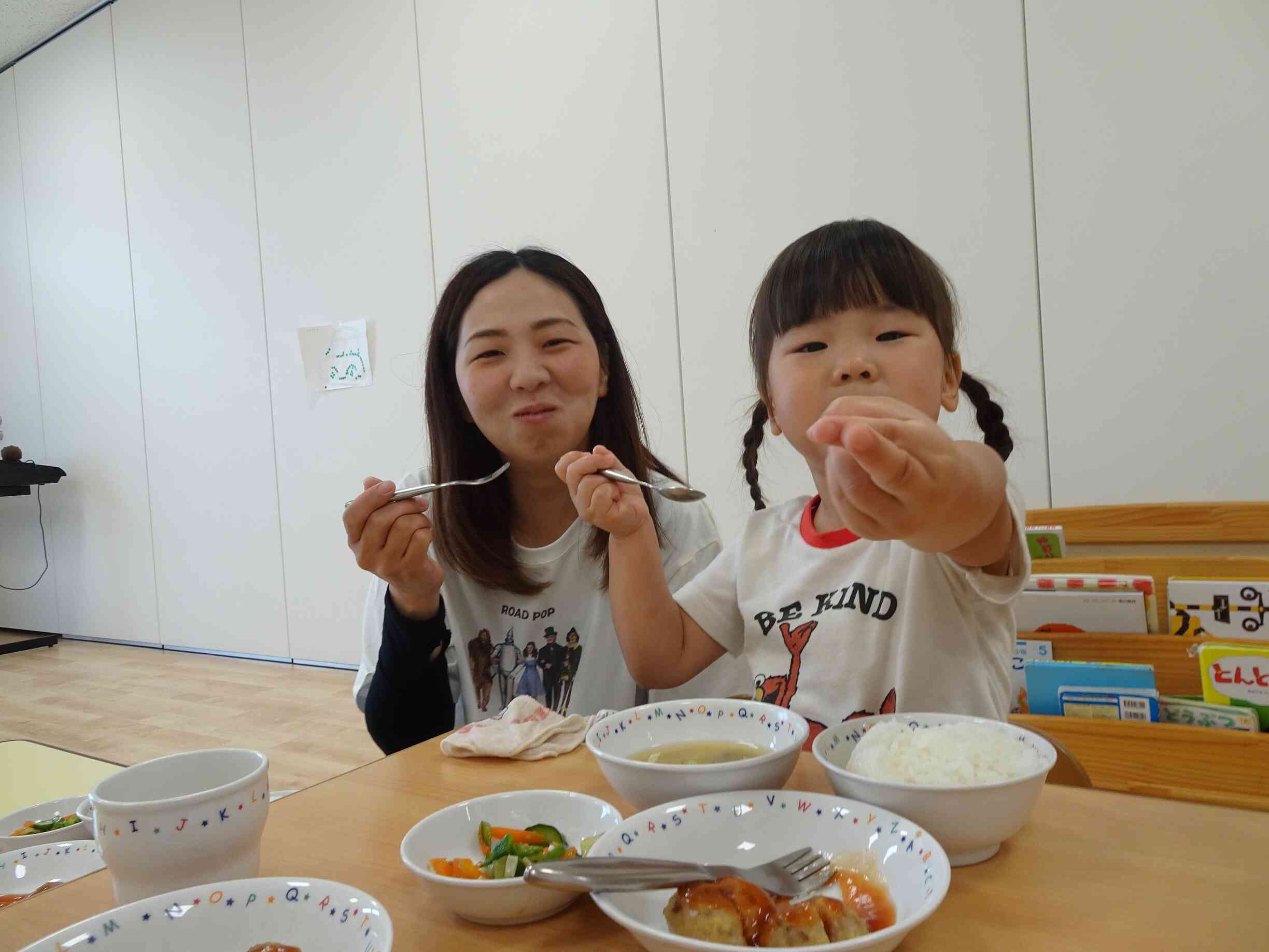 給食おいしいよ~♡