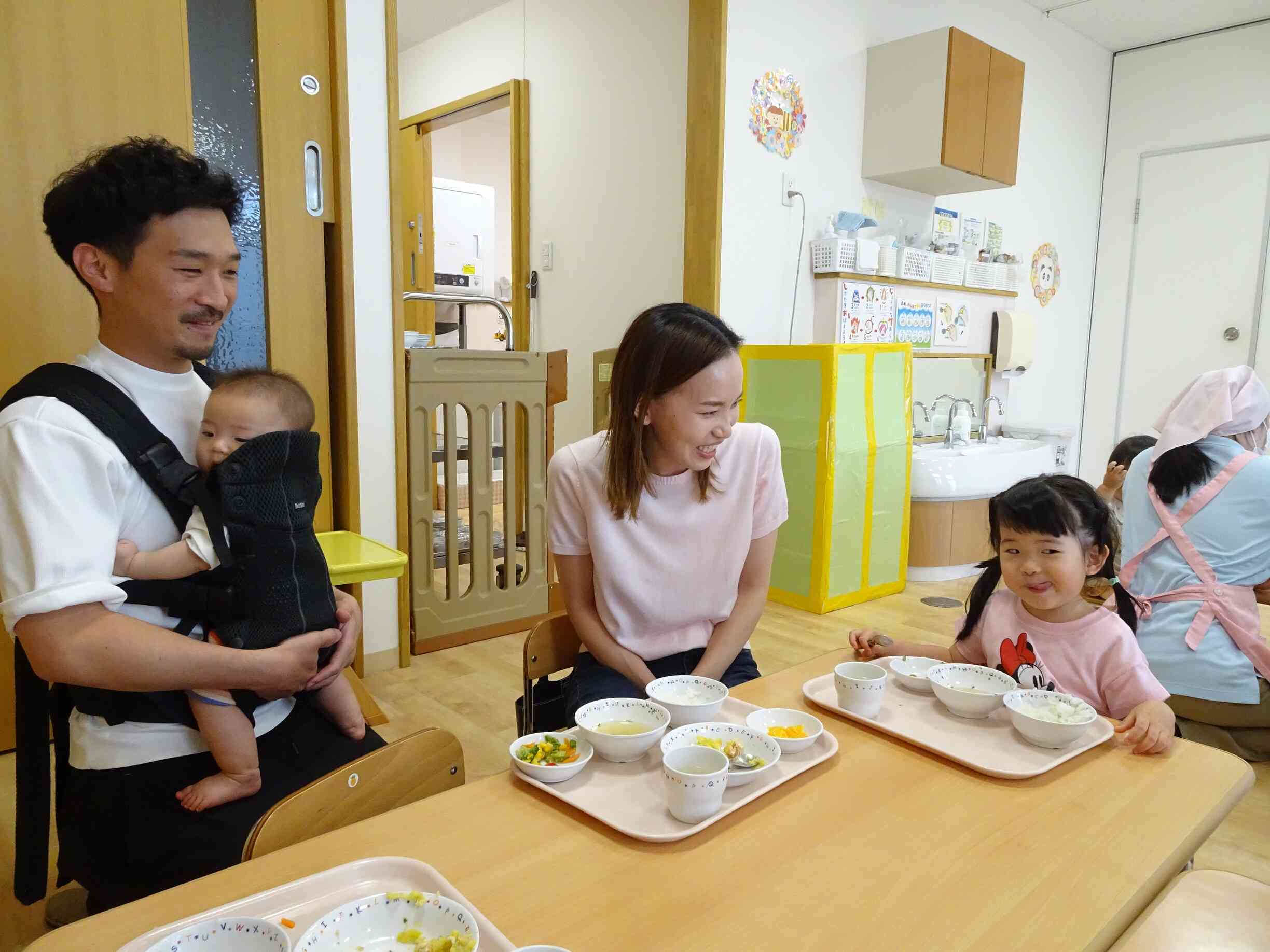 お父さん、お母さんに褒めてもらえて・・・♡にこっ