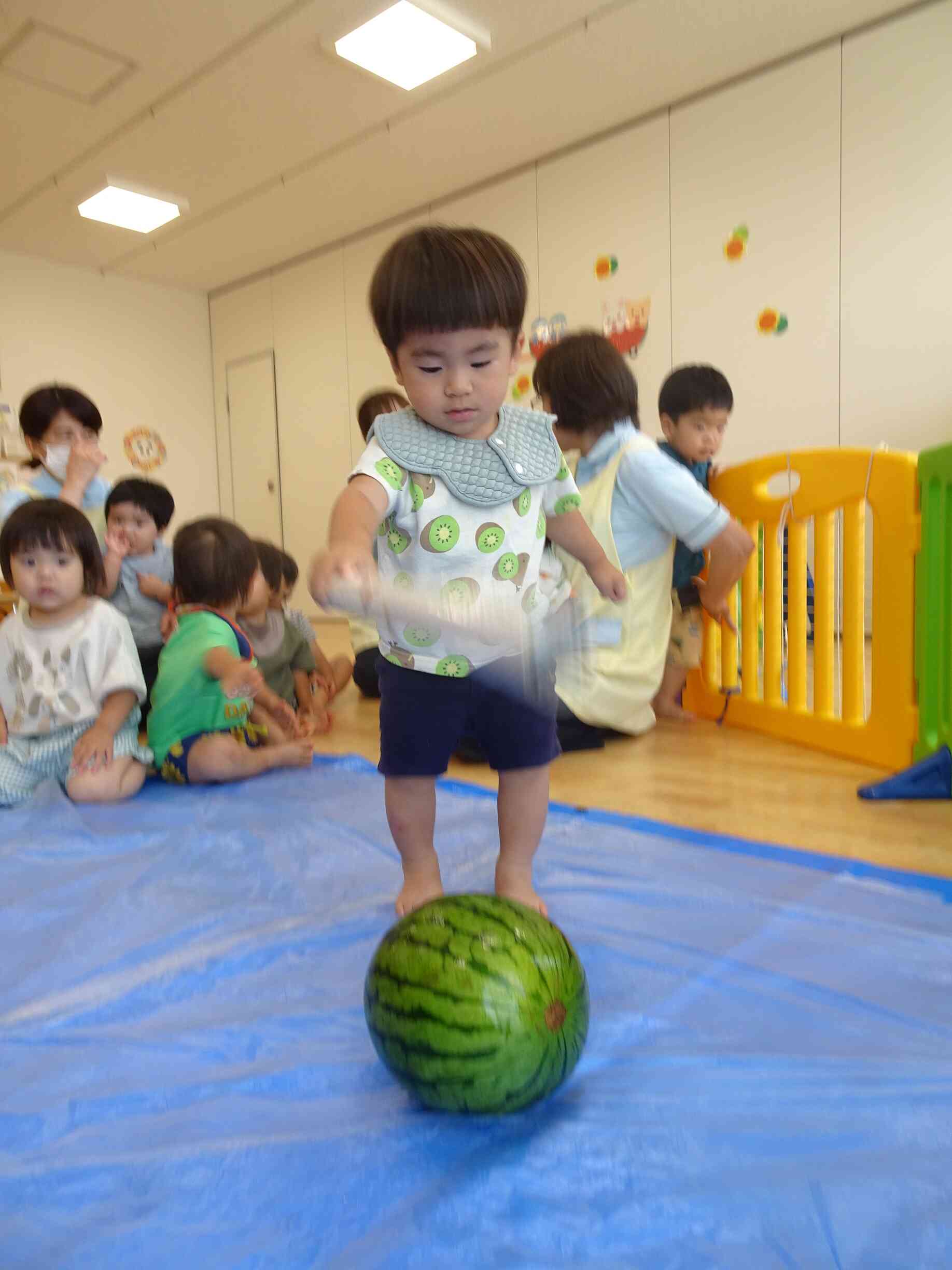 ポンポンポンッ!っと何度も叩いてみたのに割れないなぁ・・・
