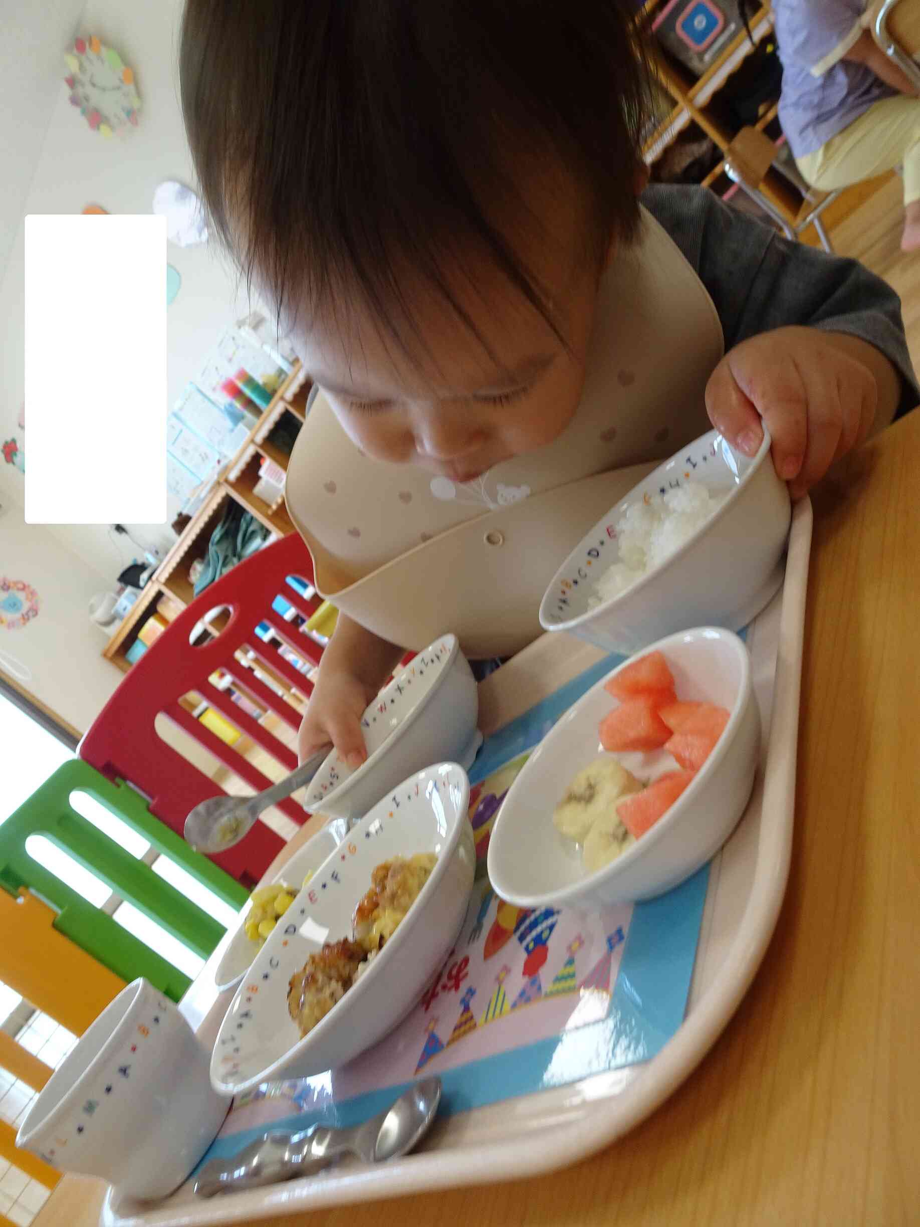 可愛いランチプレートに興味津々♡可愛い絵がついてるね♪