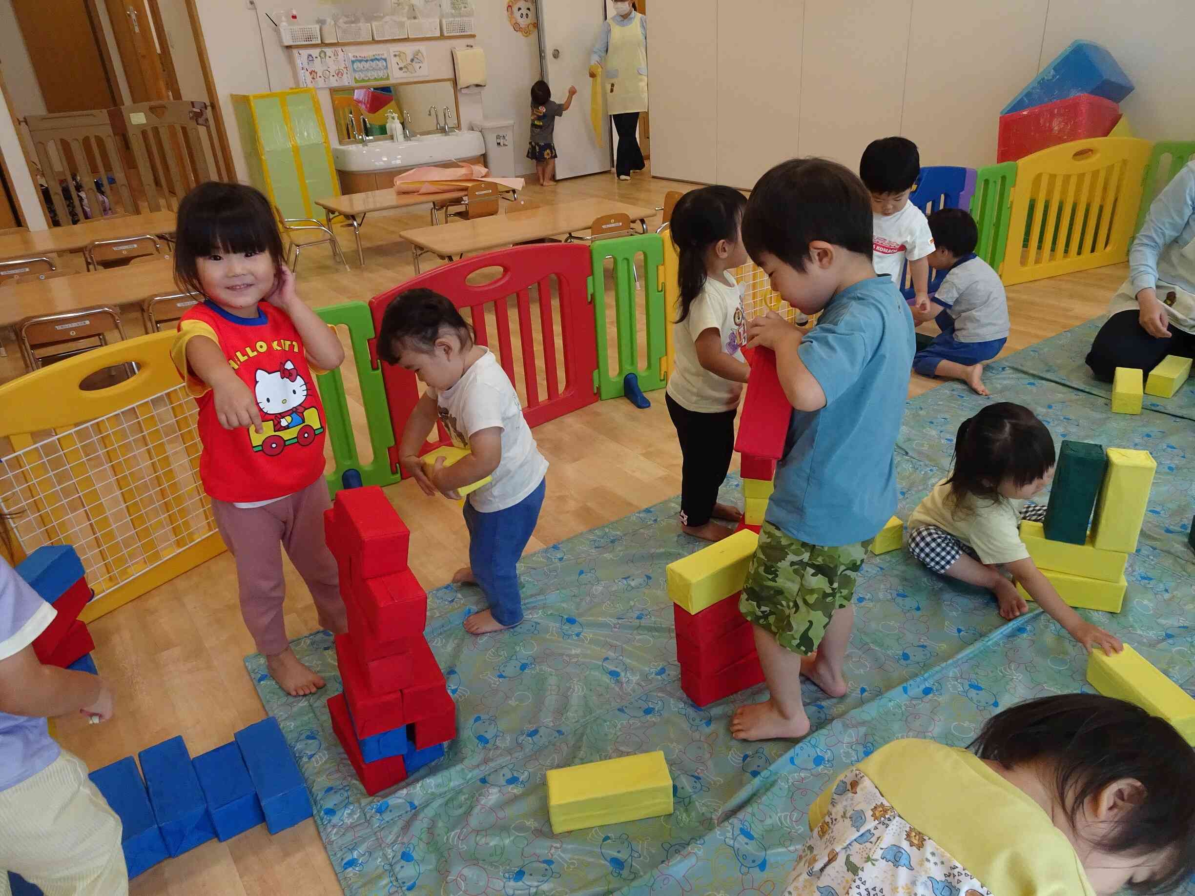 たくさんあって子どもたち大喜びの積み木タイム☆