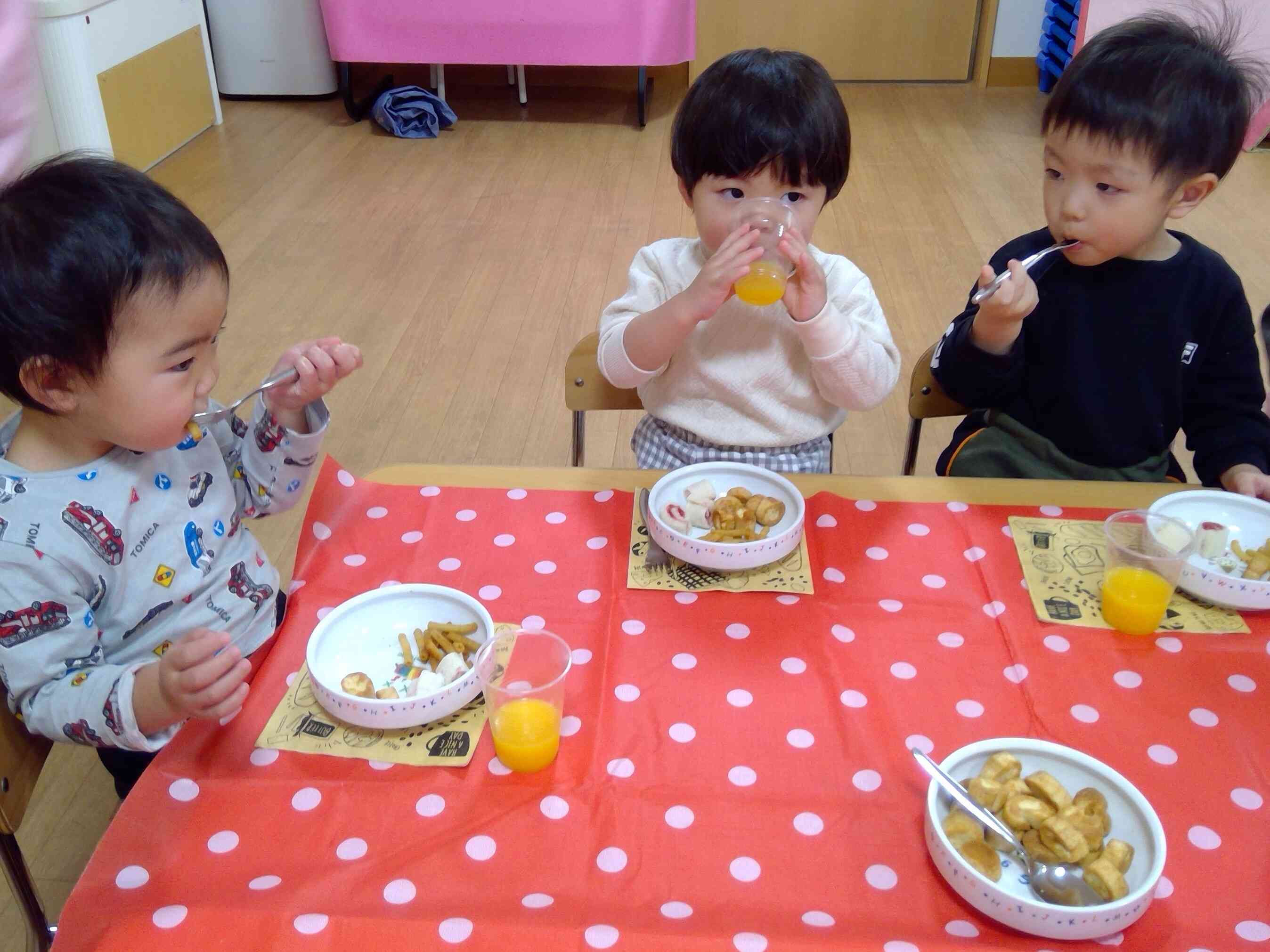 食べる事、飲む事に夢中でした☆