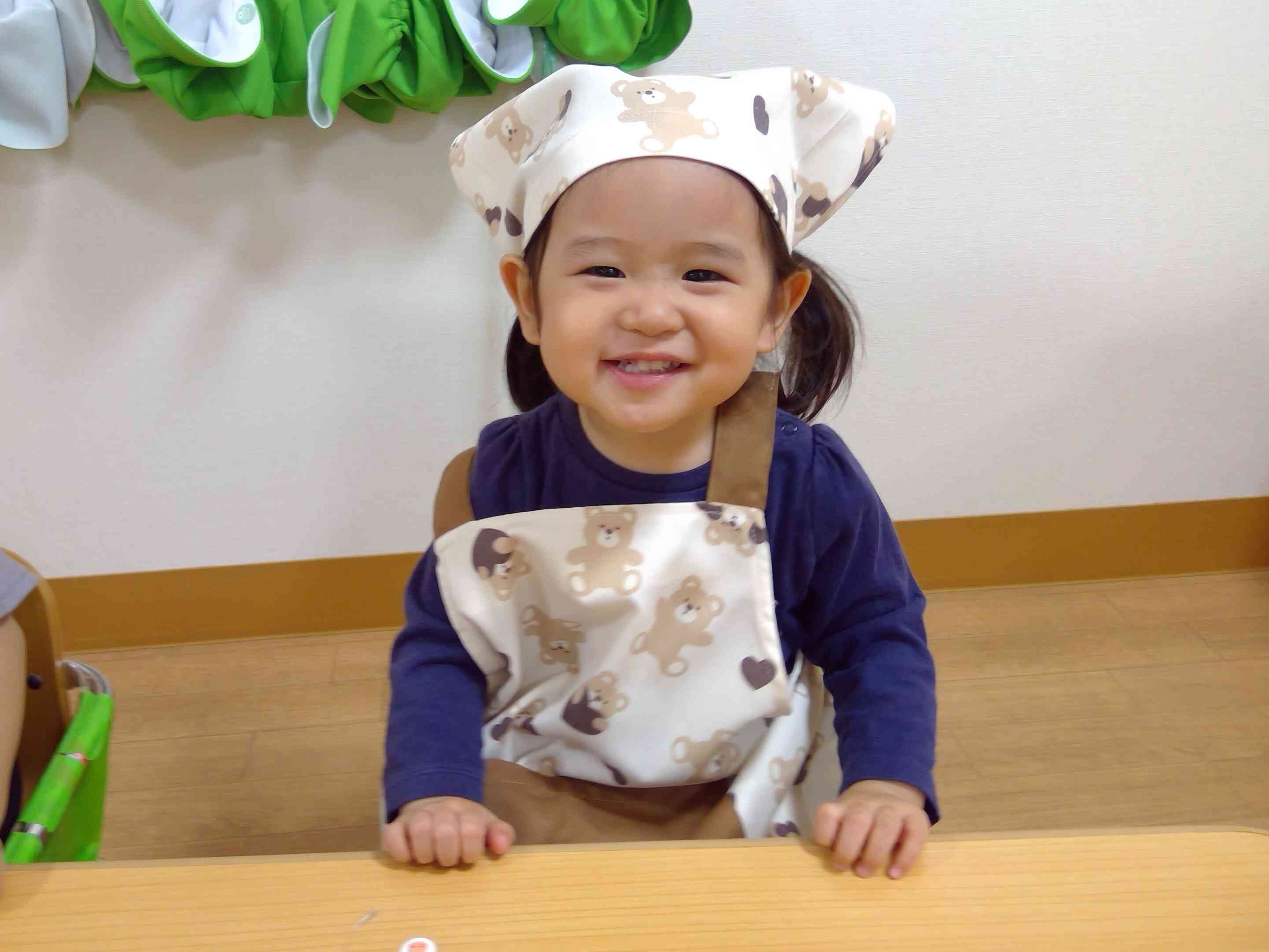 エプロン姿、可愛いですね♪