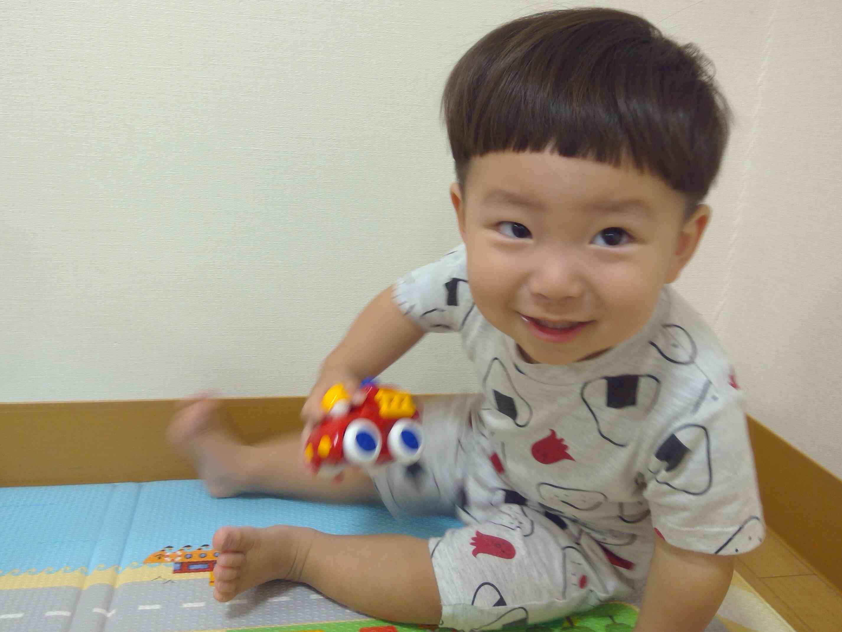 車のおもちゃで♪