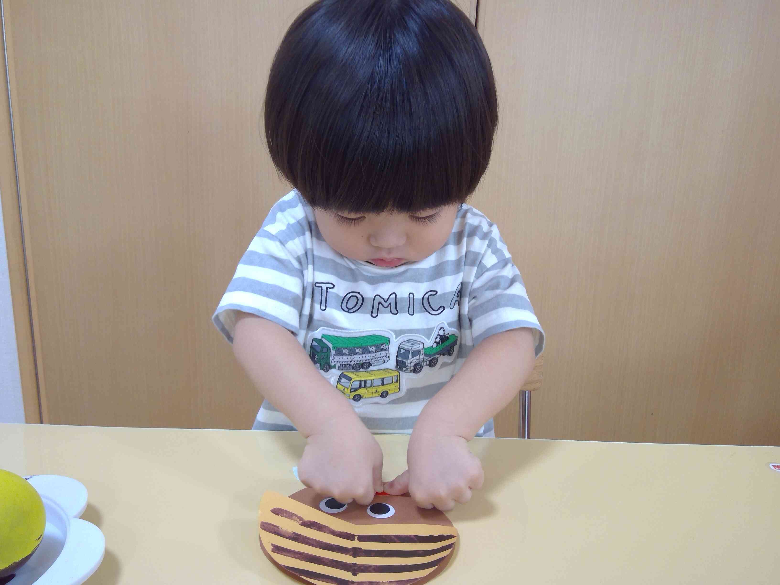シール貼り
