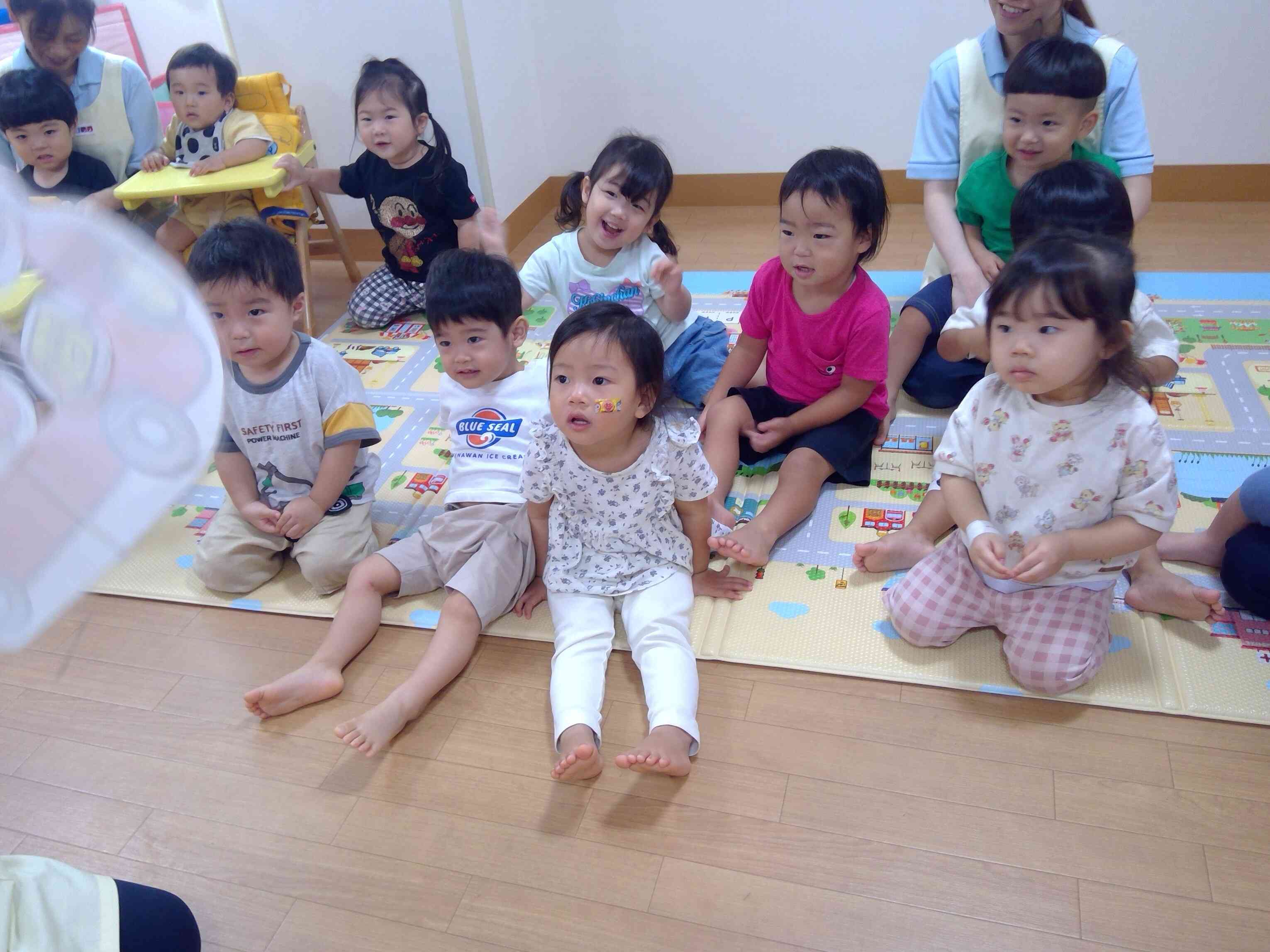 「バスにのって」の歌をうたいました☆