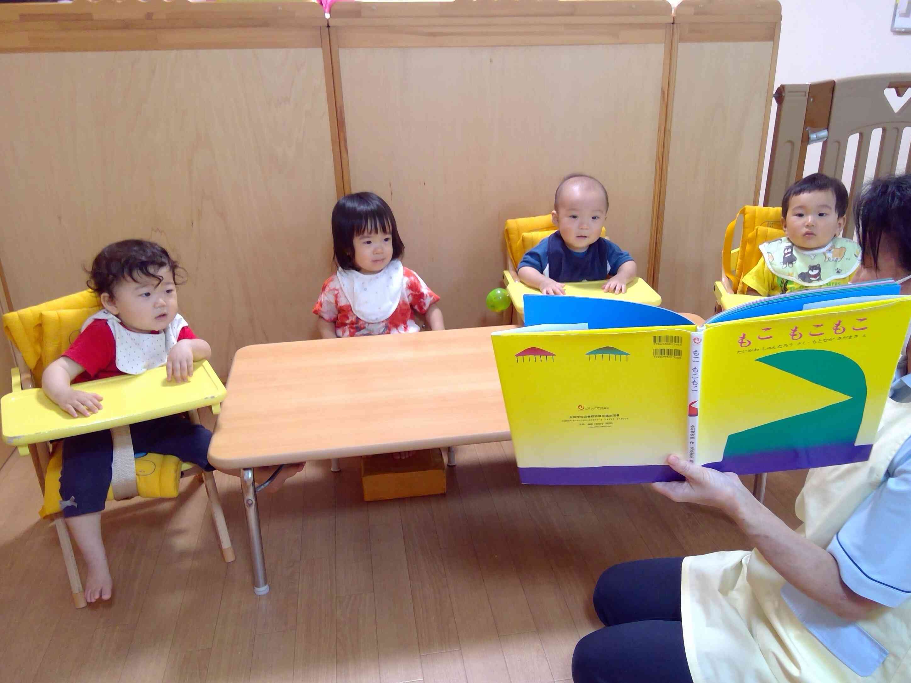 ひよこ組　朝の会の様子