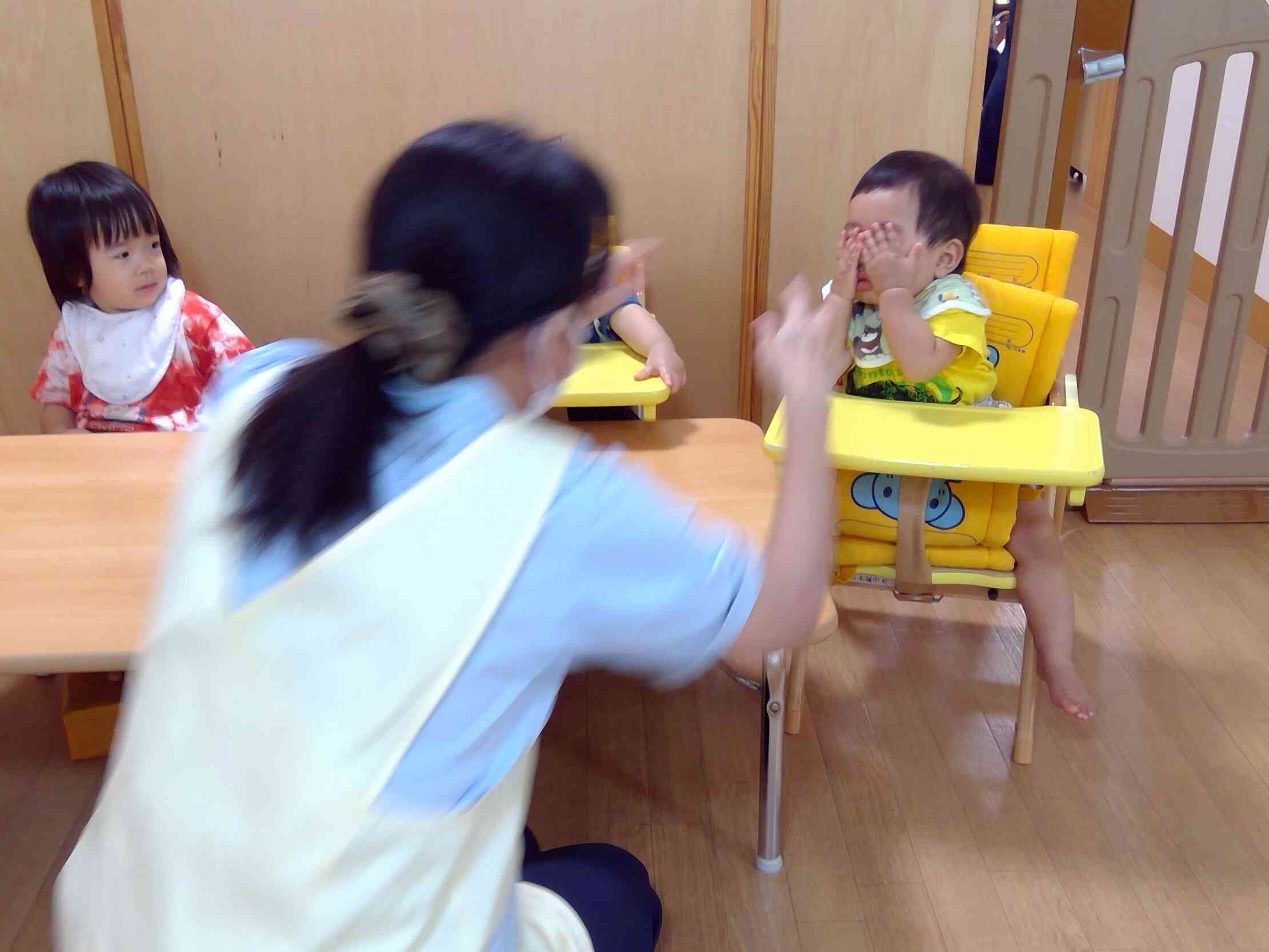 手遊び『いないいないばあっ！』上手にお顔を隠せているでしょ？