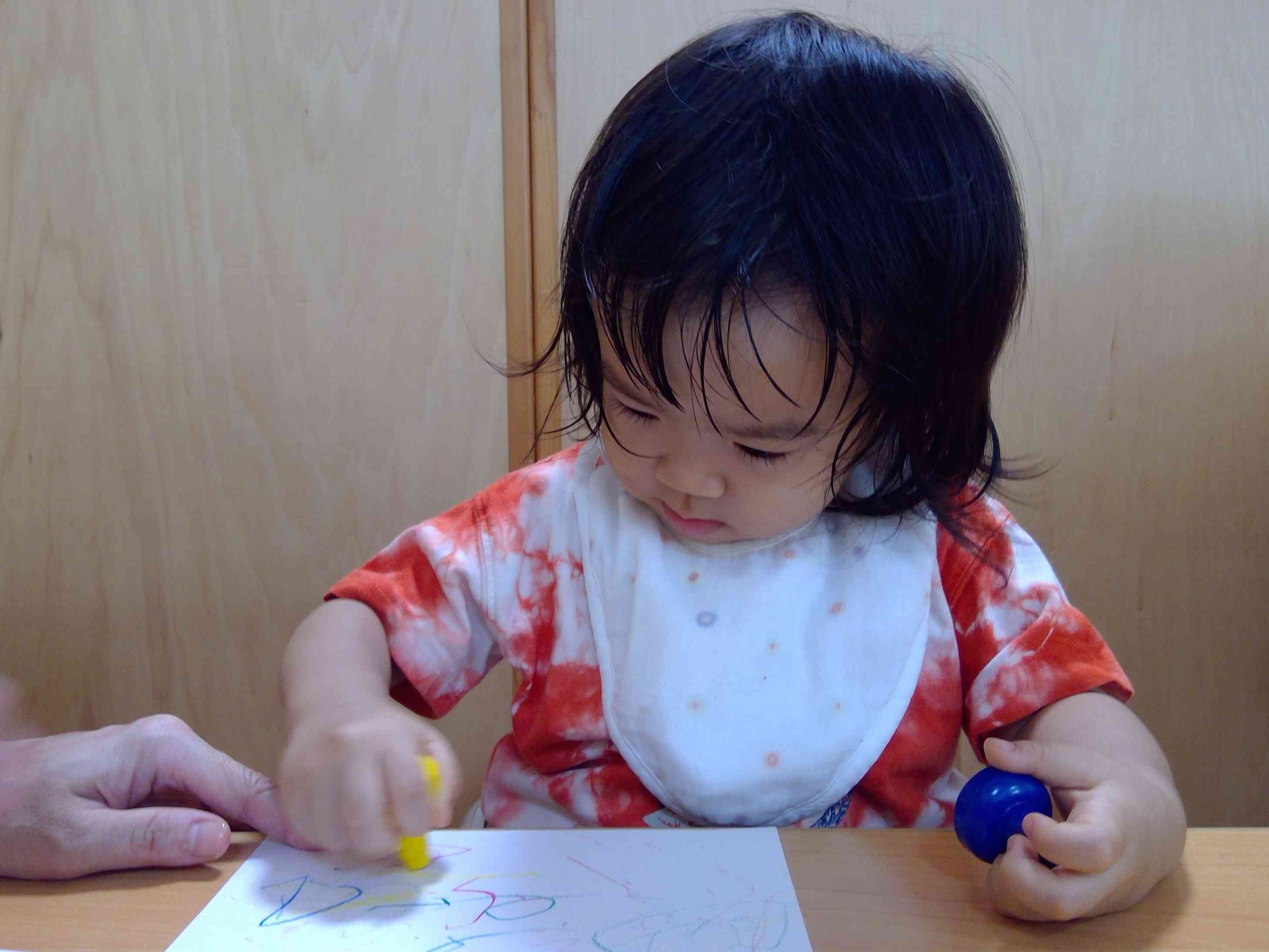 両手にぎゅ~と にぎりしめて