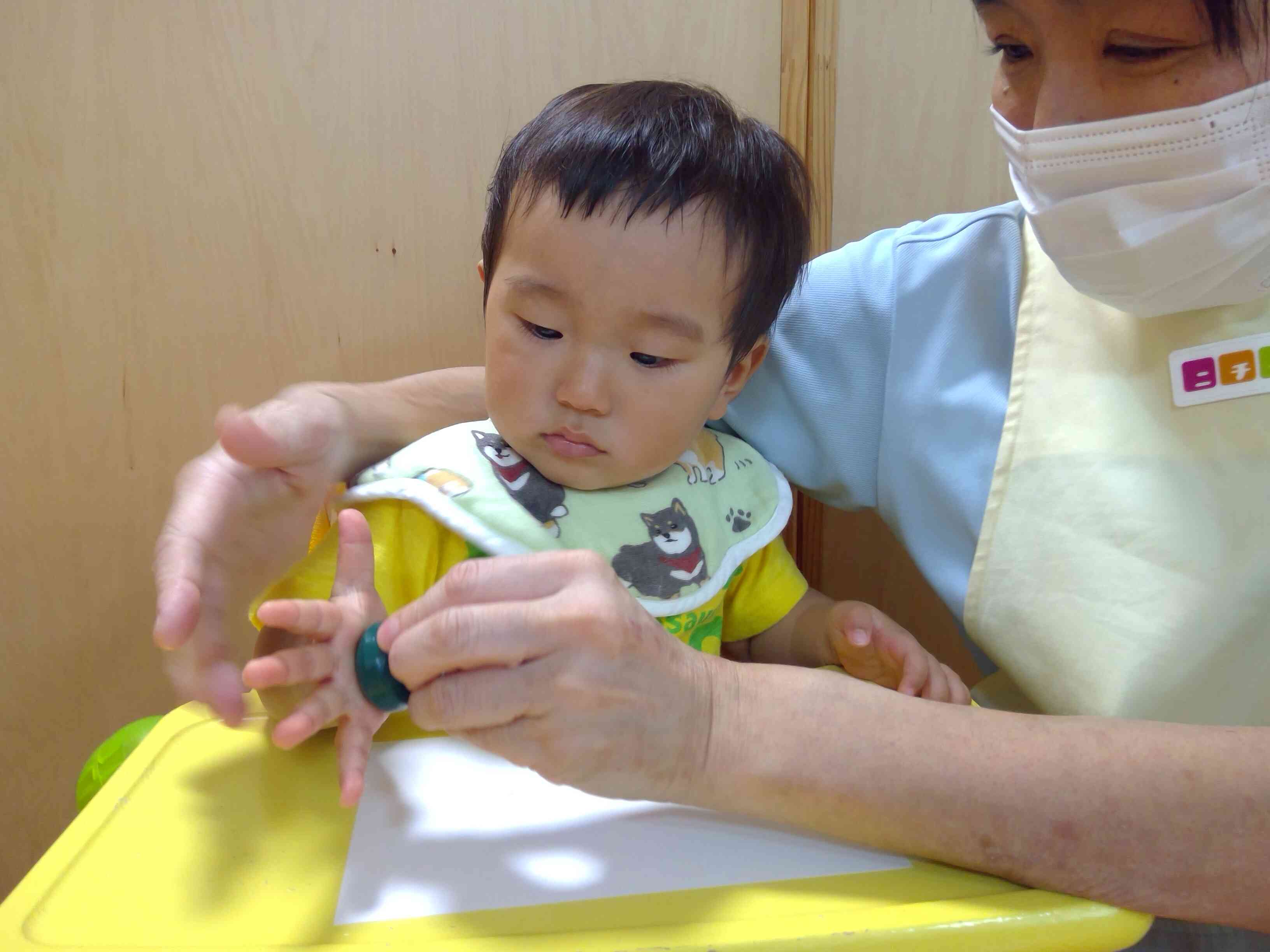 ひよこぐみのはじめておえかき