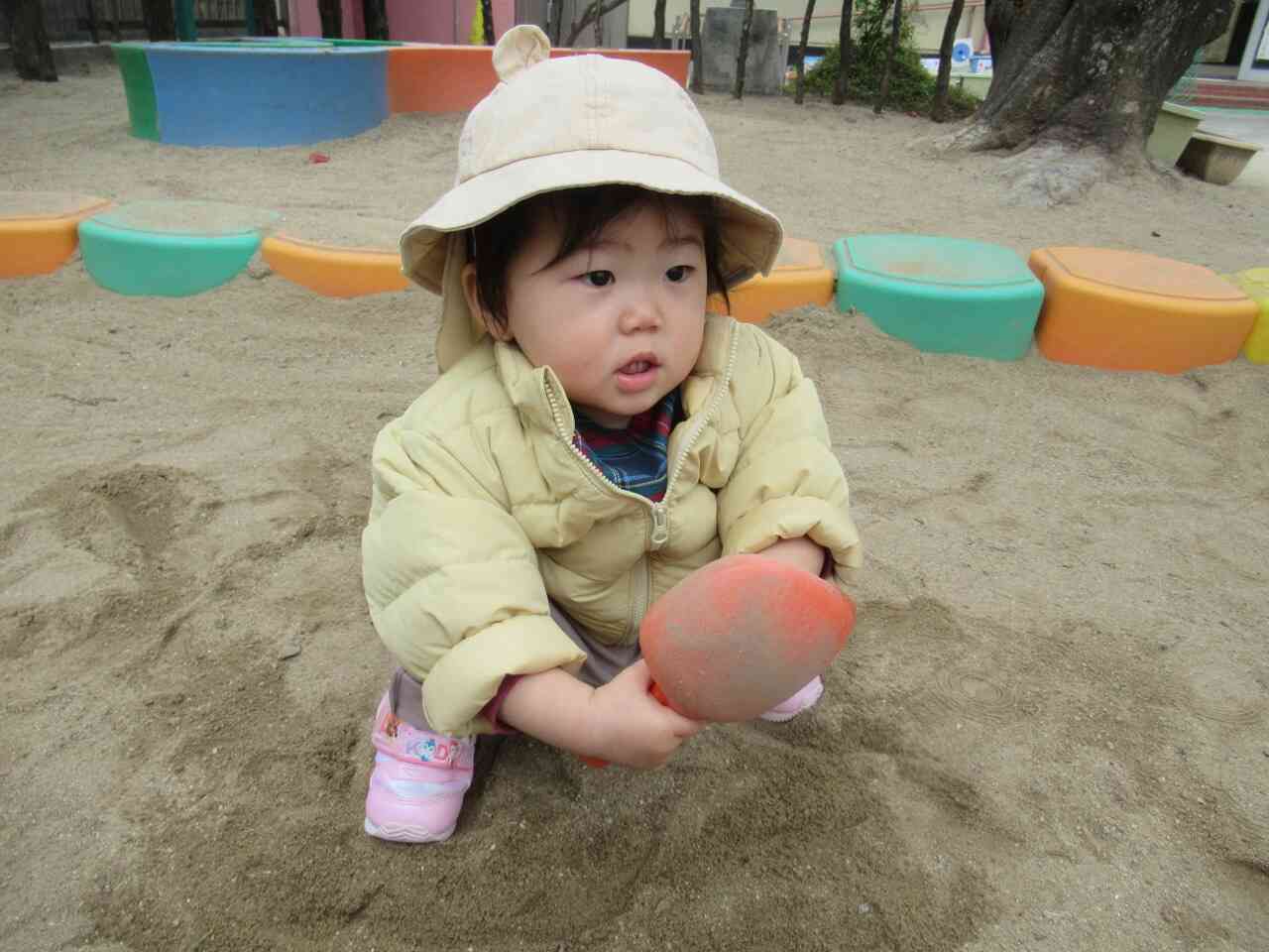 本城西幼稚園の砂場を貸してもらって、砂遊びをしました。