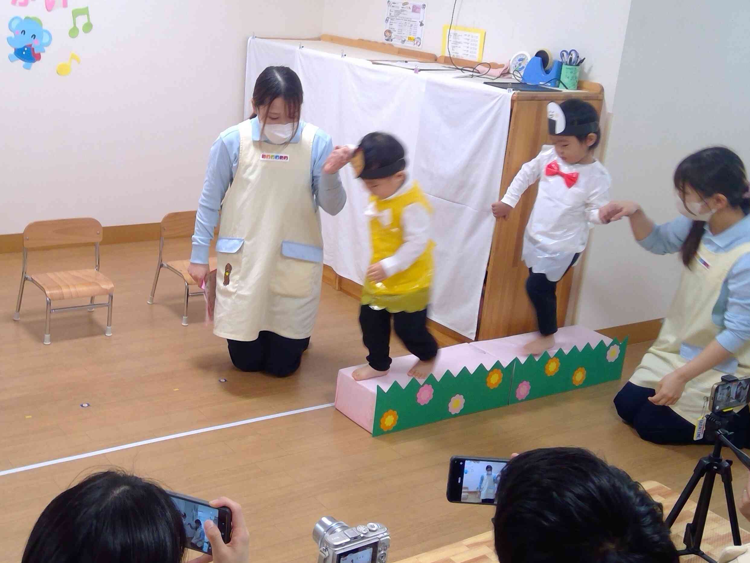 平均台を通ってジャンプ！