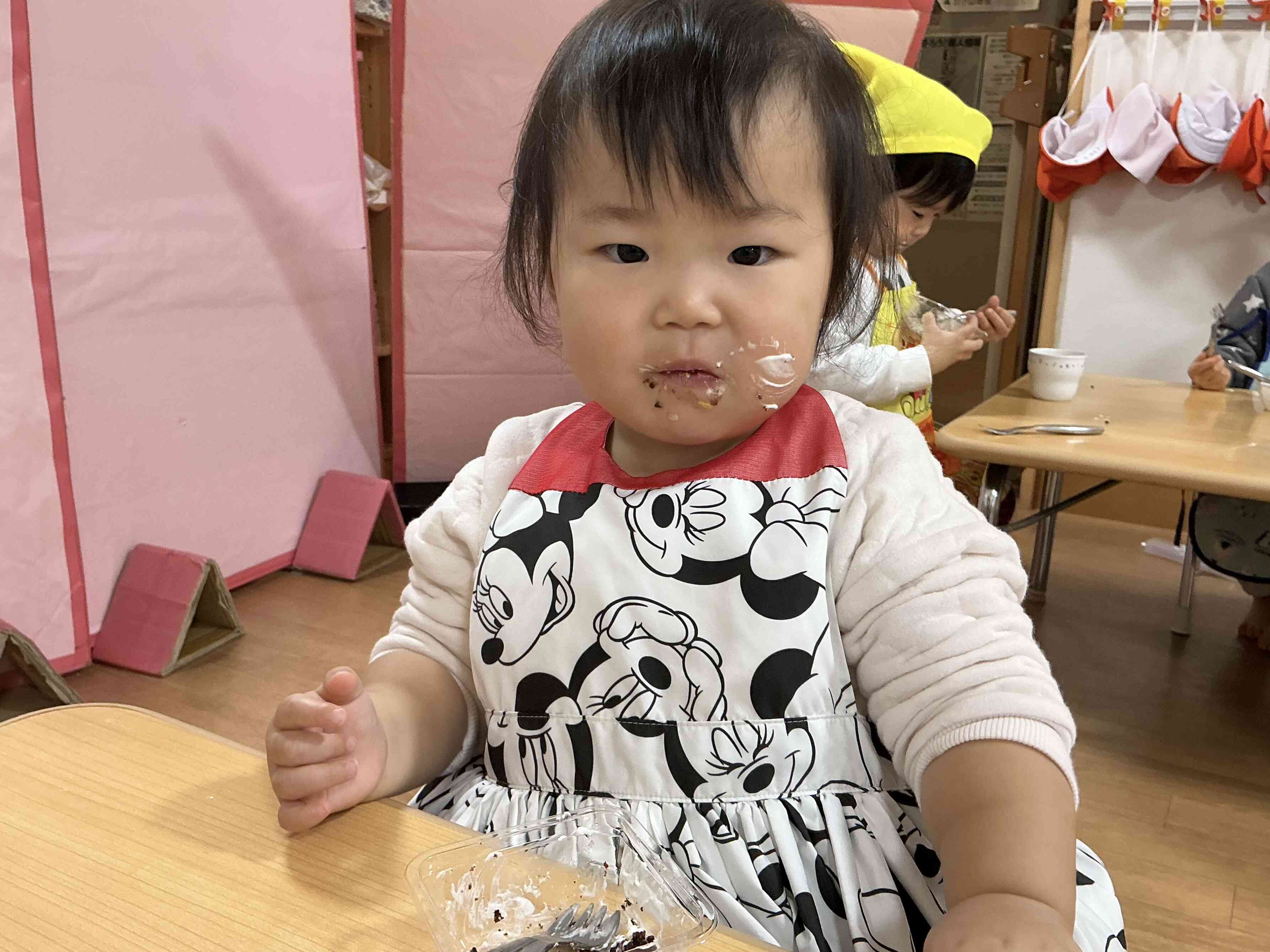 ほっぺに生クリームをつけちゃって♪