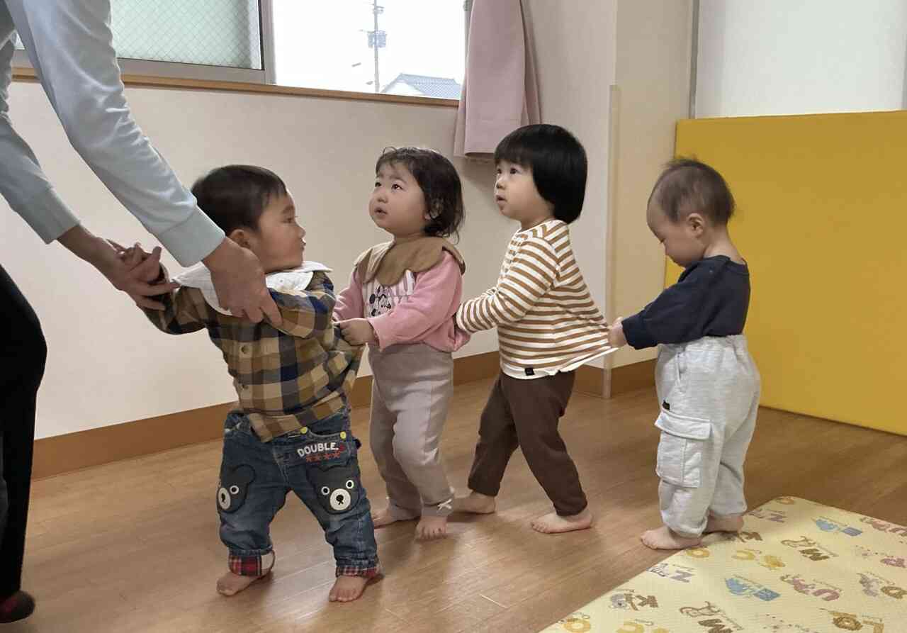 初めての電車ごっこ