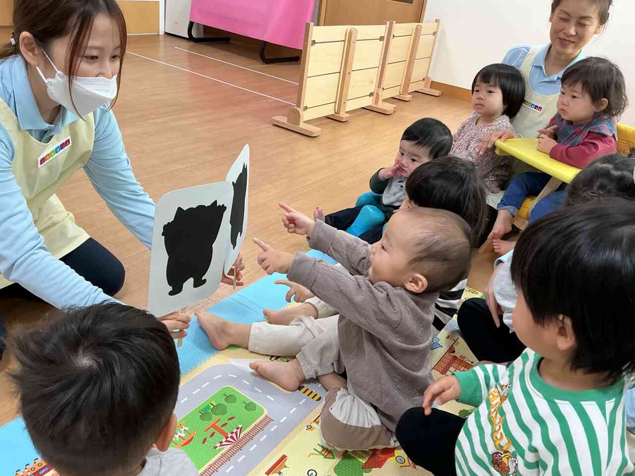 シルエットクイズをしました。動物はどっちかな?