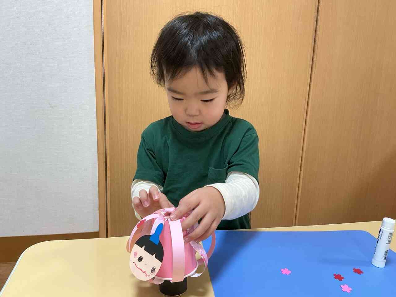 お花、ここに貼ろうっと♩