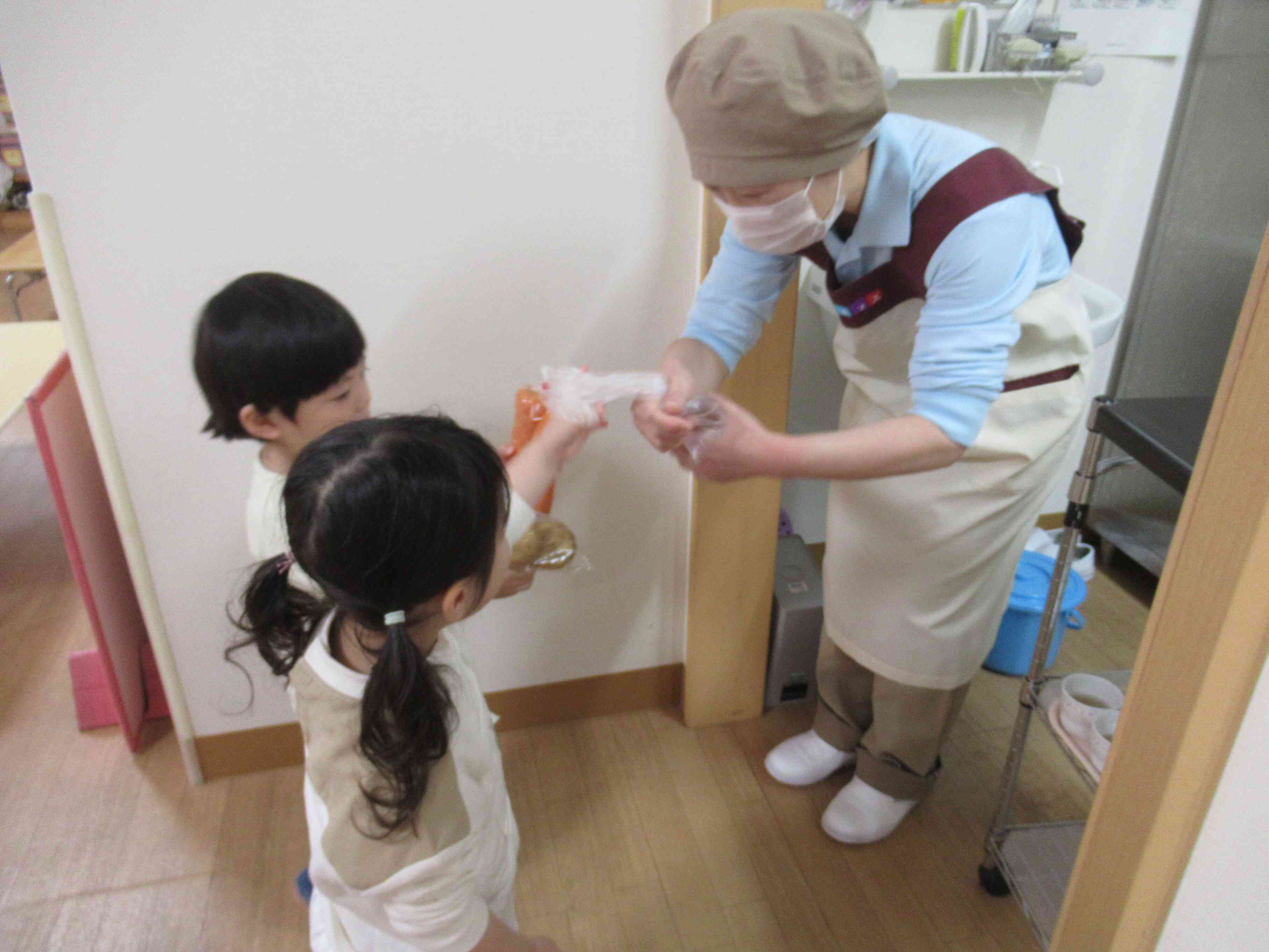 給食の先生！買ってきたよ〜！