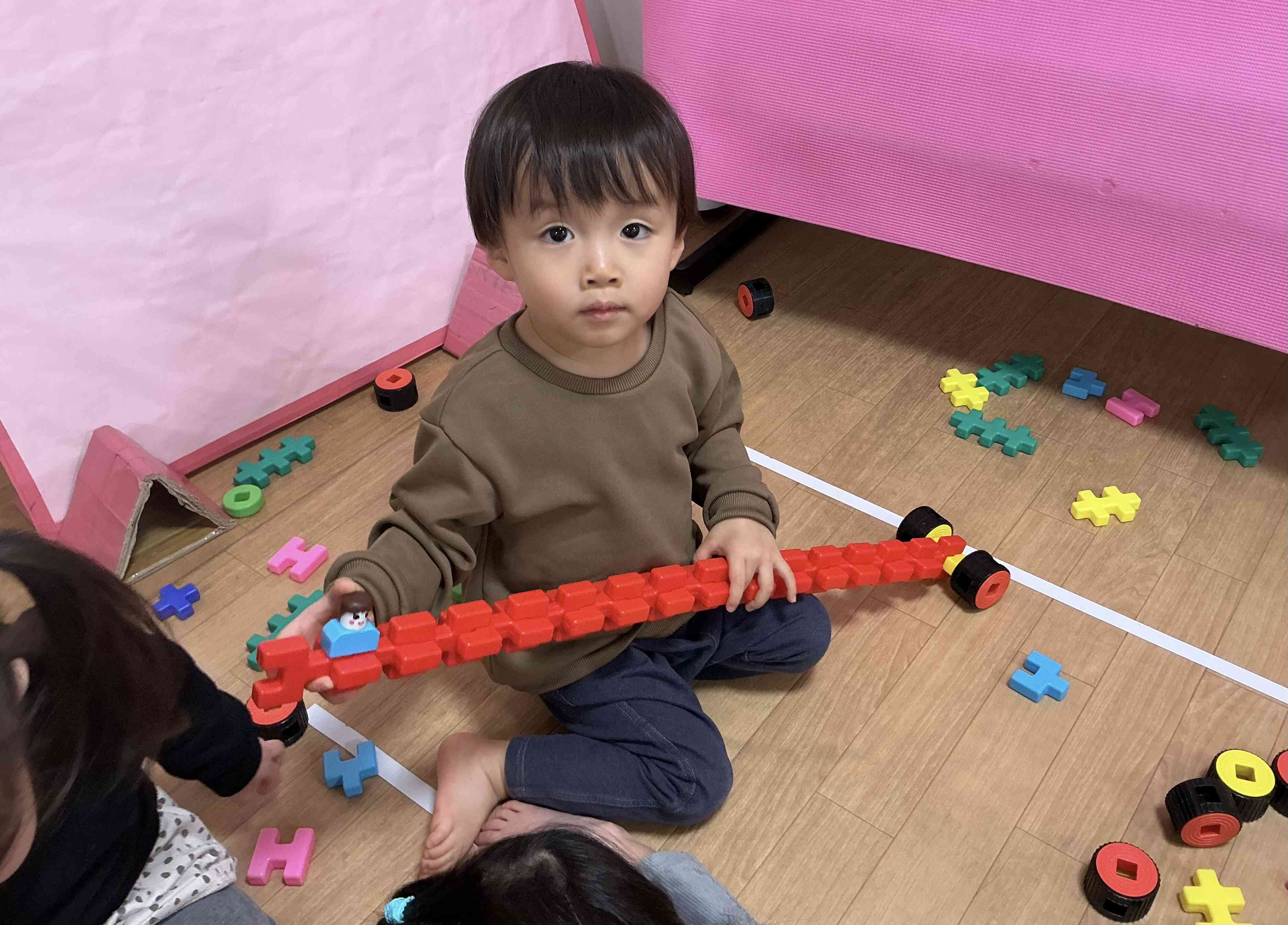 掃除機を作ってお掃除してるよ〜☆