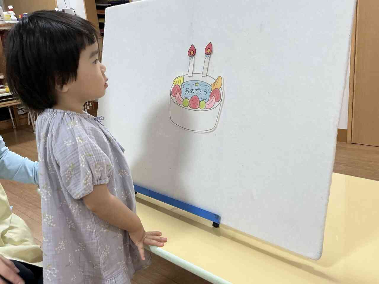 ろうそくの火をふ〜っ！