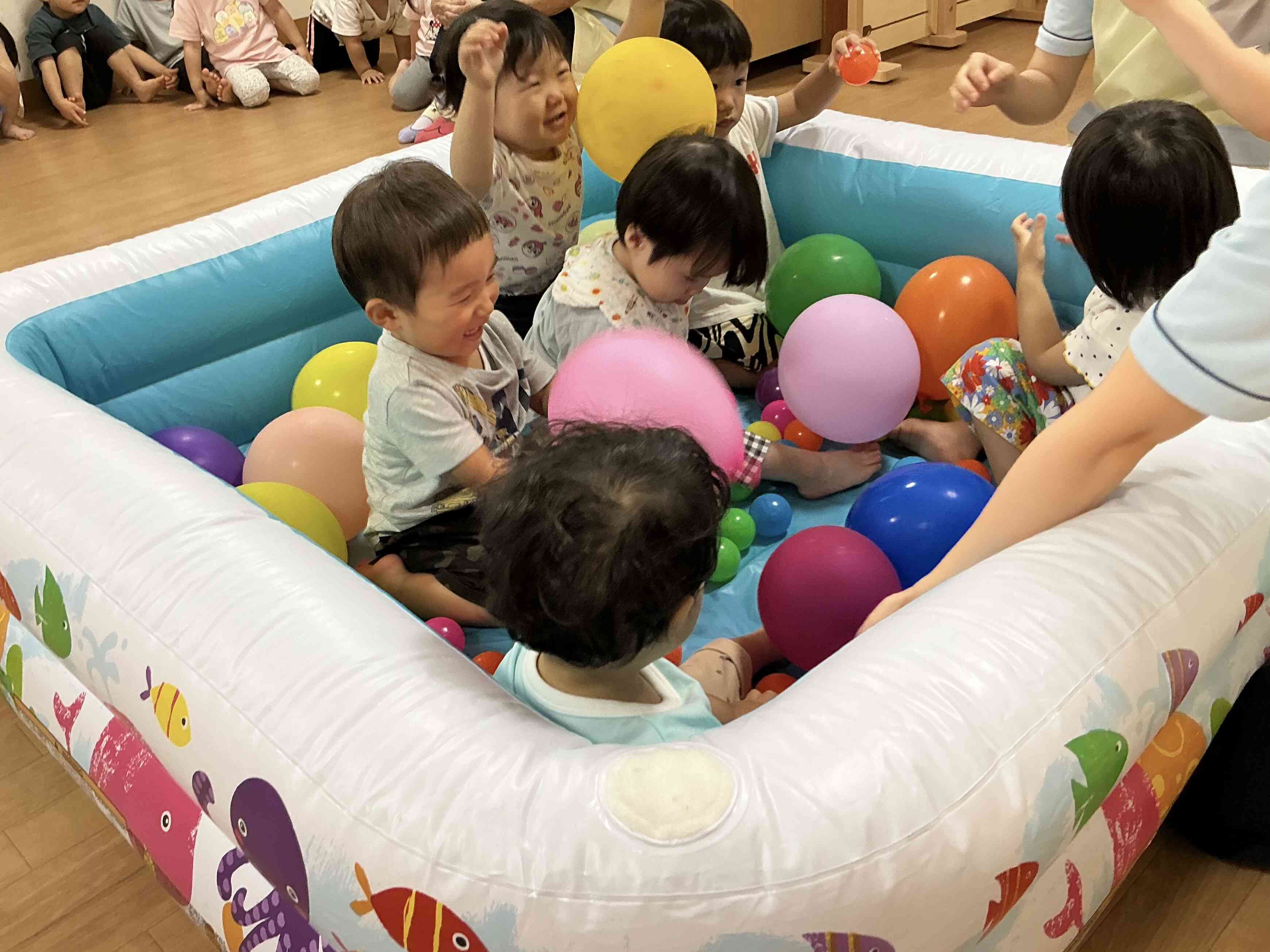 あひる組さんボール風船プールの様子☆