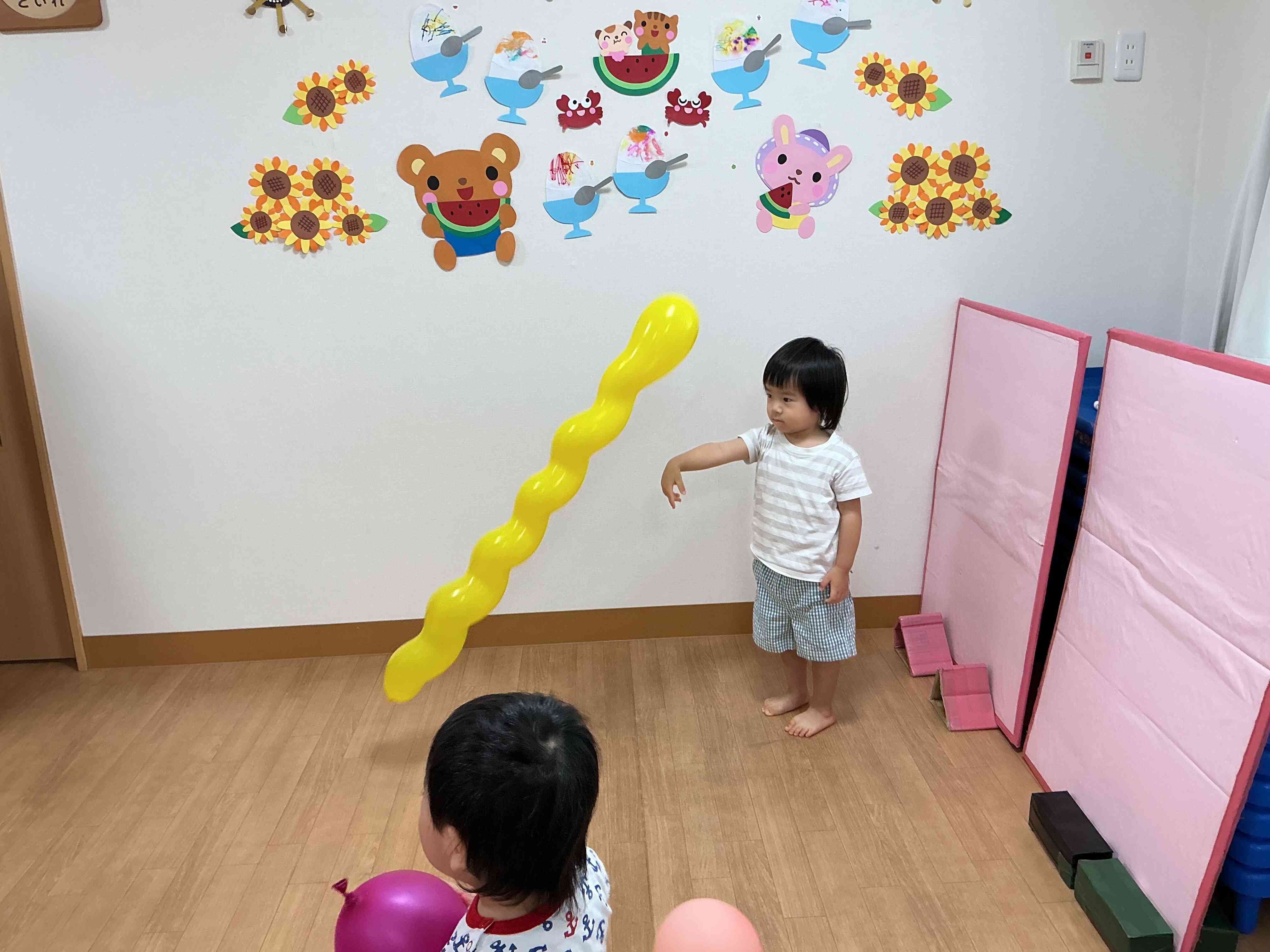 風船を「えいっ！」