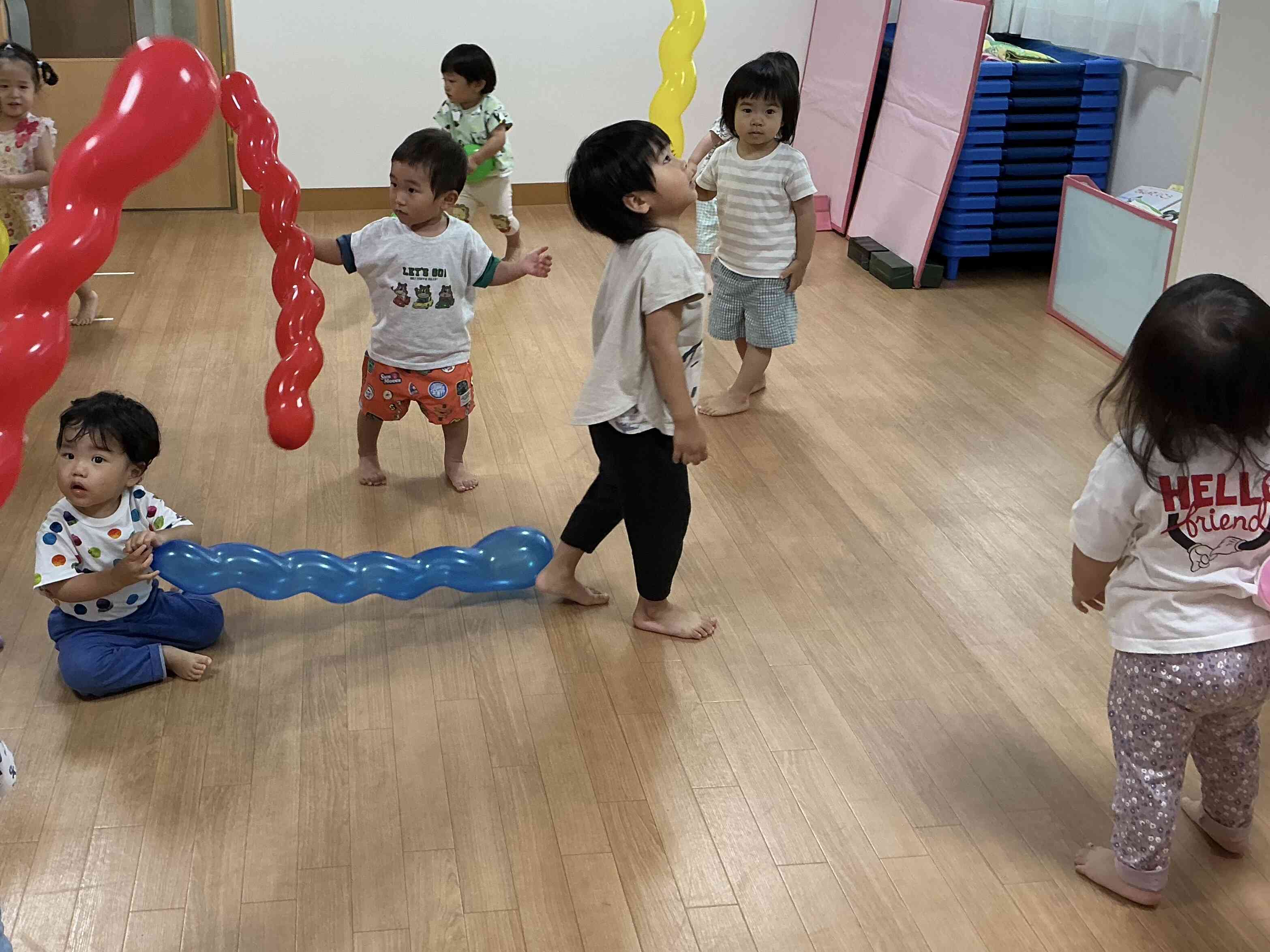 不思議な形の風船で遊んだよ
