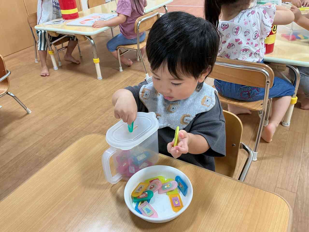 ぽっとん落としに夢中♩