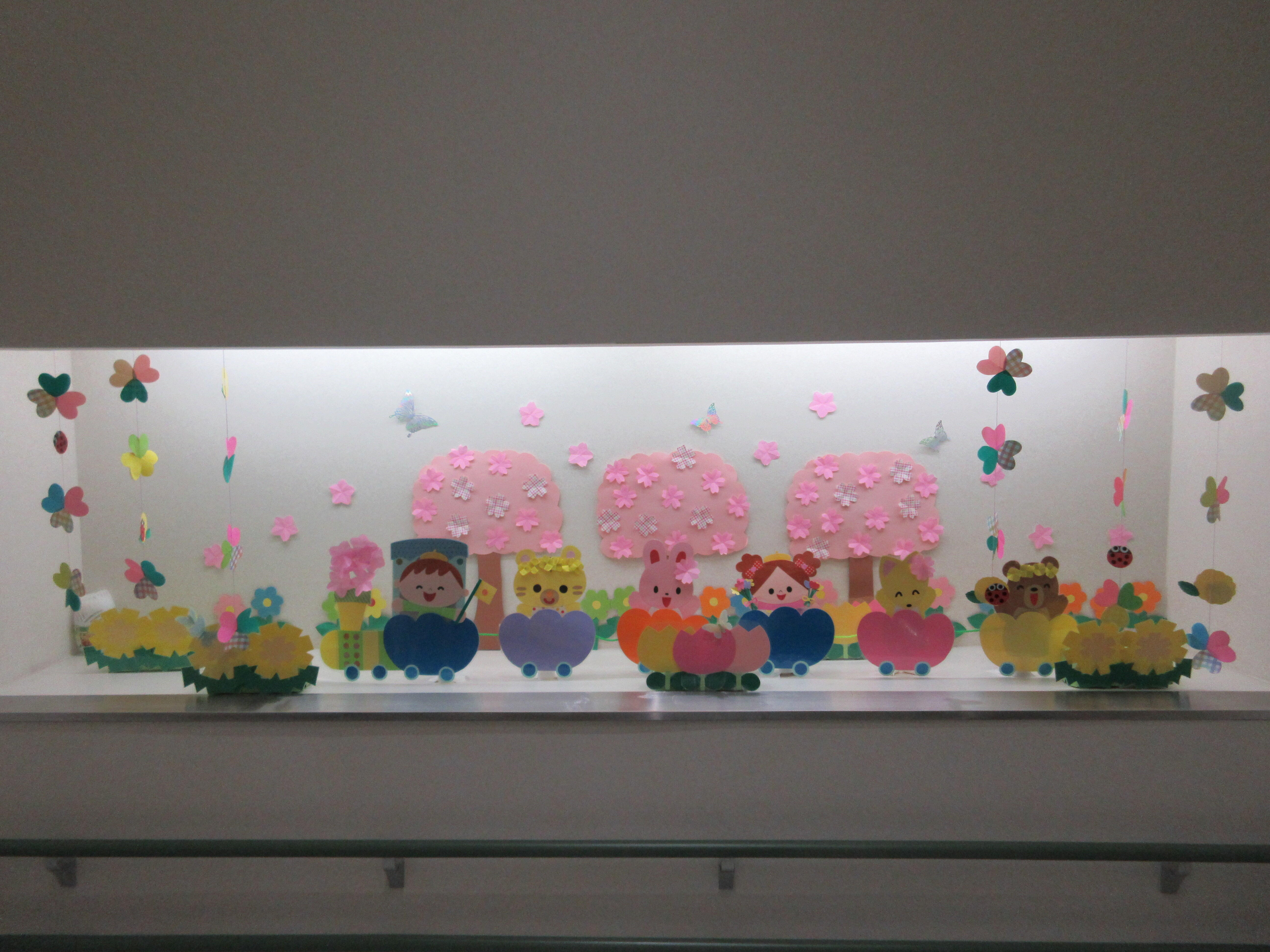季節や行事にちなんだ壁面装飾がみんなをお出迎え！