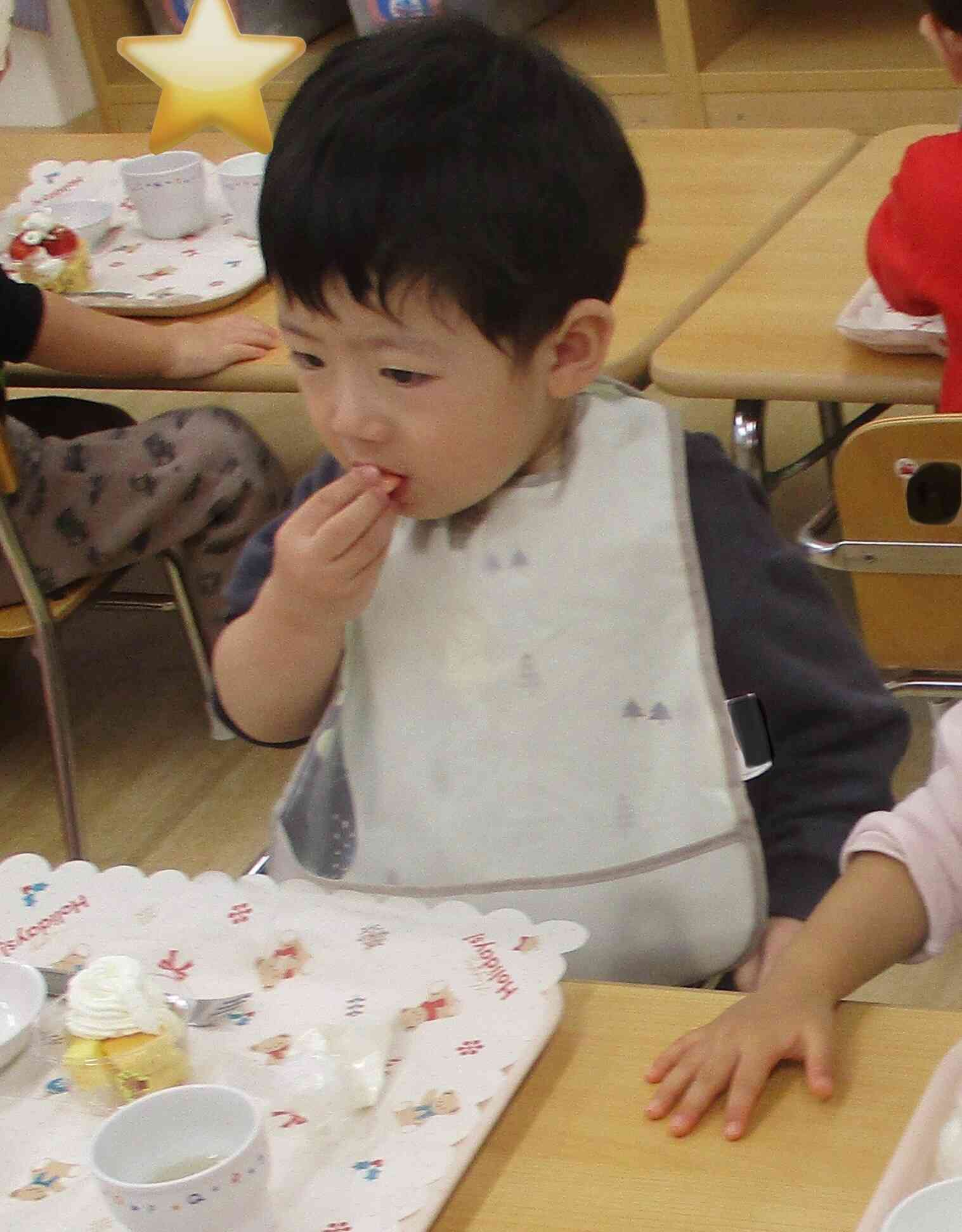 いちごをパクッ♪