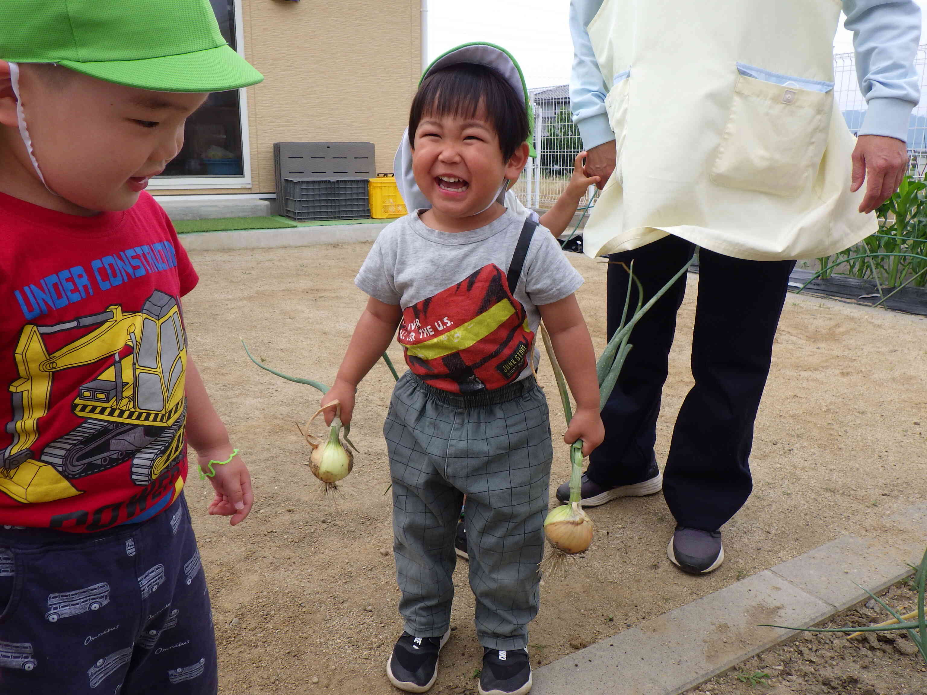 大きいの、採れたぞ！　やったね！