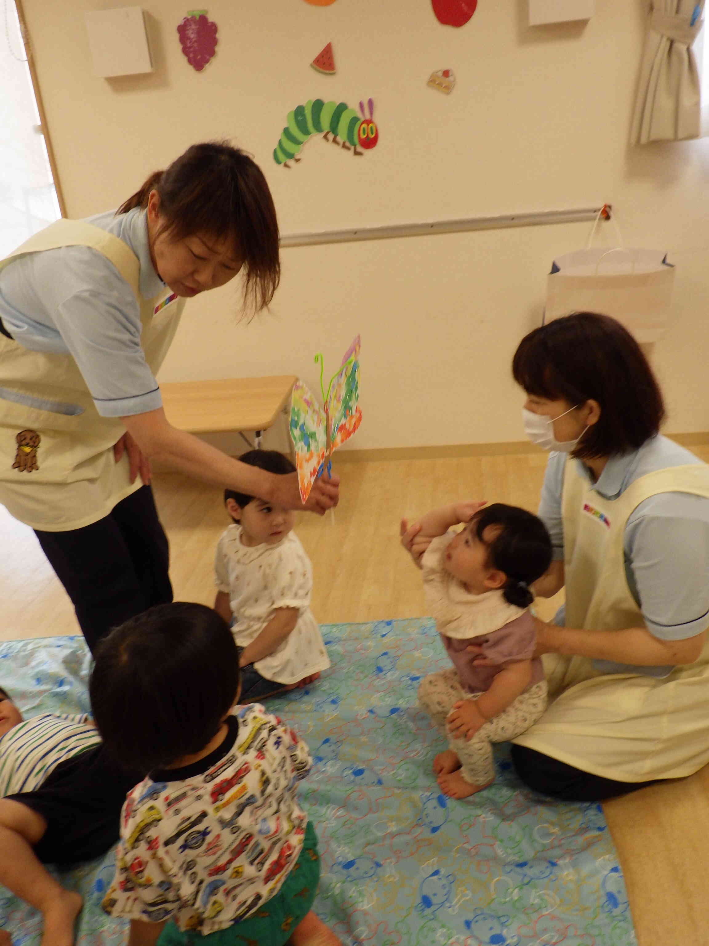 ちょうちょさん、こんにちは！タッチ！