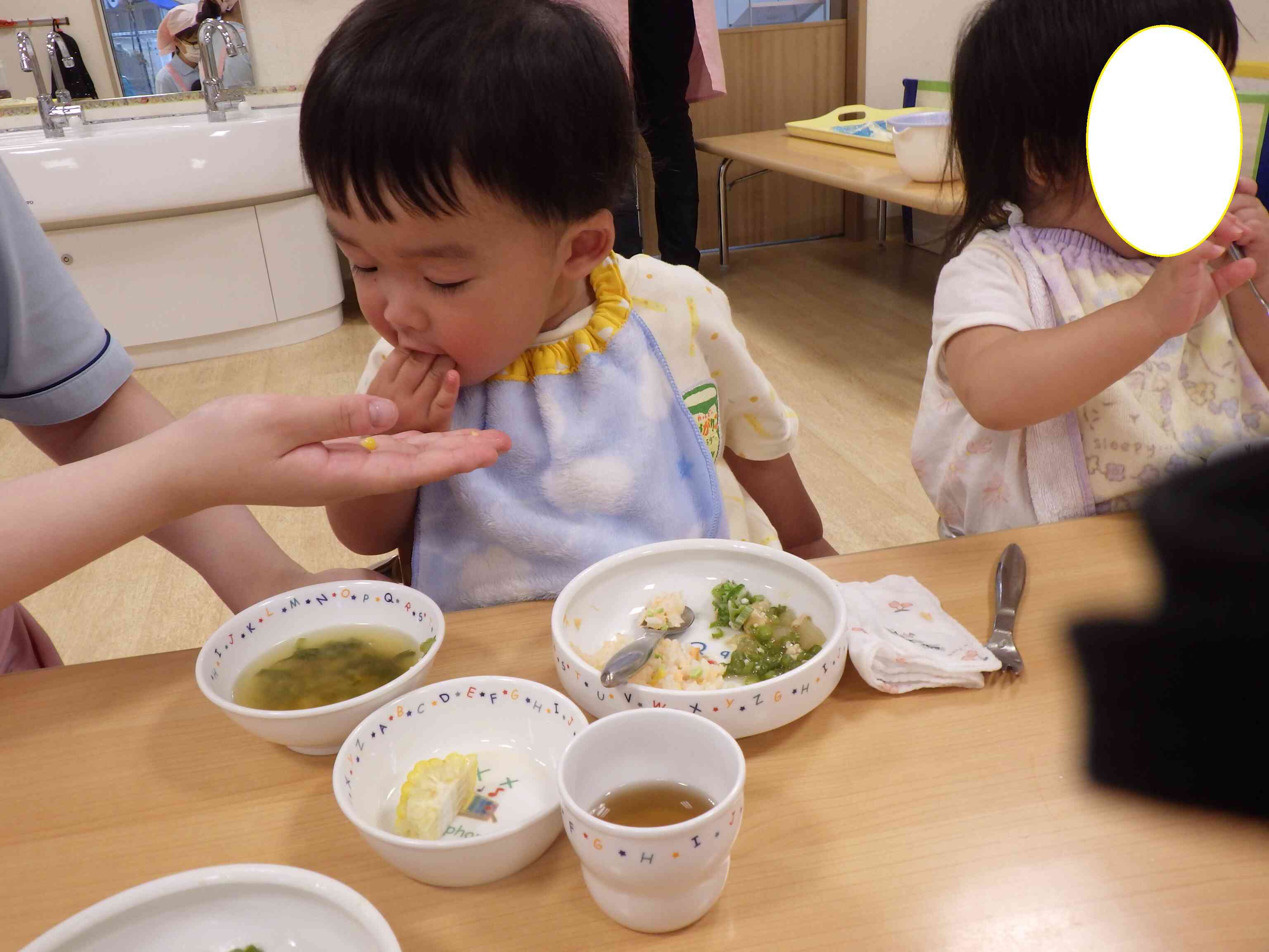 ぼくは、一粒づずつ。先生が、もいでくれたよ！　