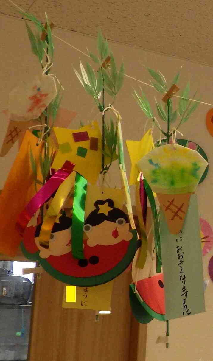 にぎやかな笹飾りができました! 願い事、叶いますように。♪ささの葉さらさら♪