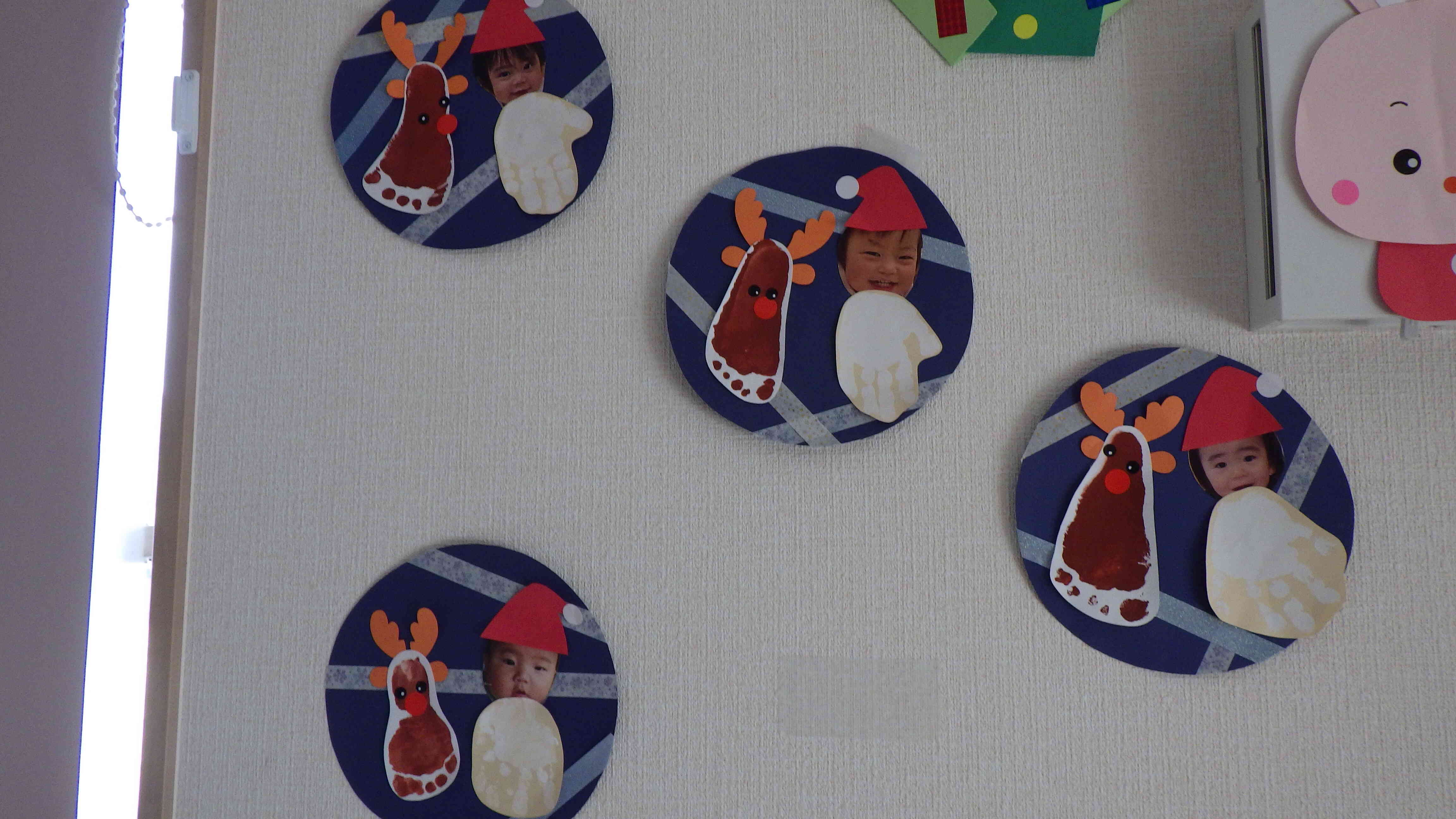 足型でトナカイを作ったよ。目も貼ってみました。（ひよこ組）