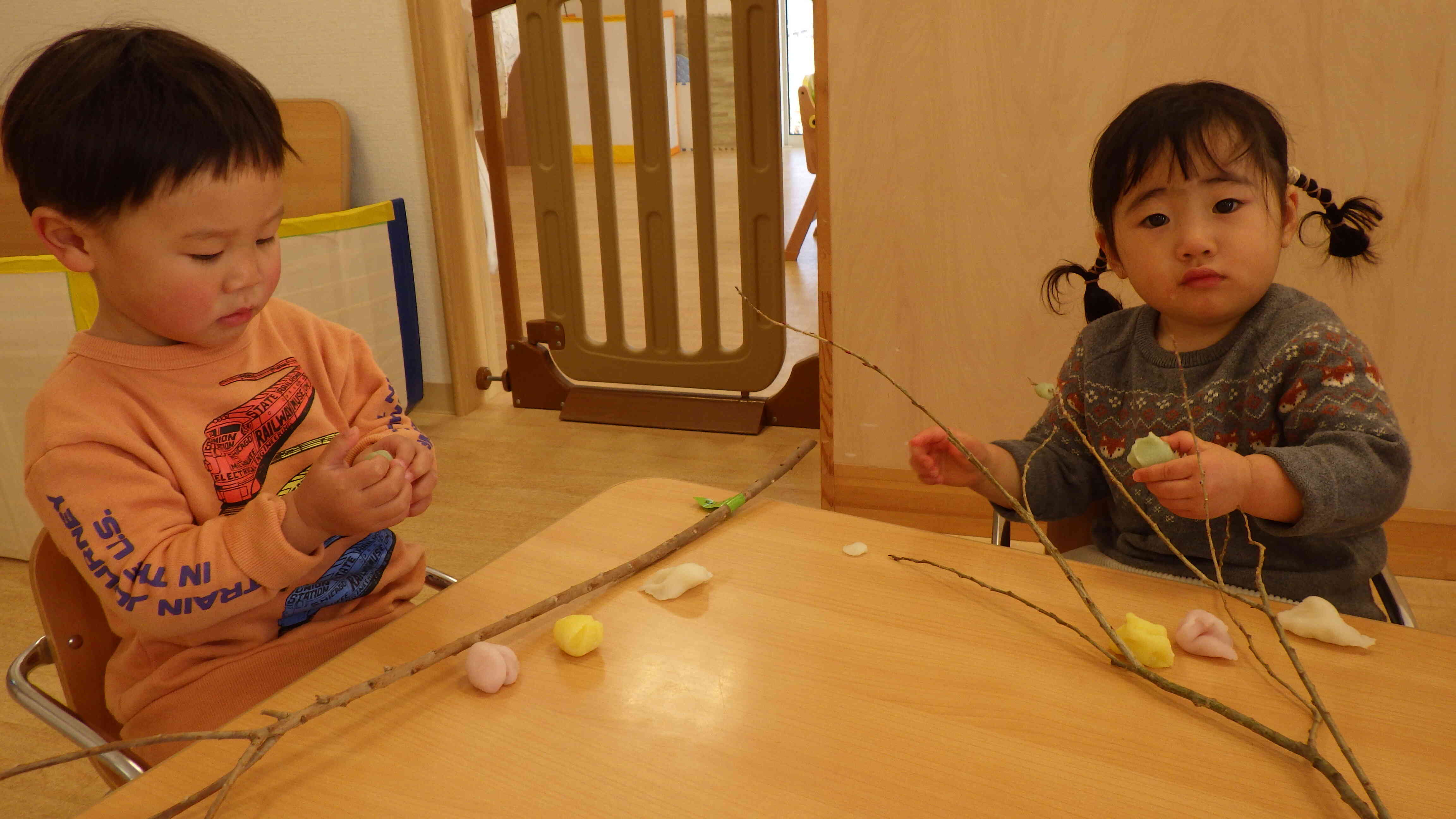 触ると気持ちいい！　枝につくかな？