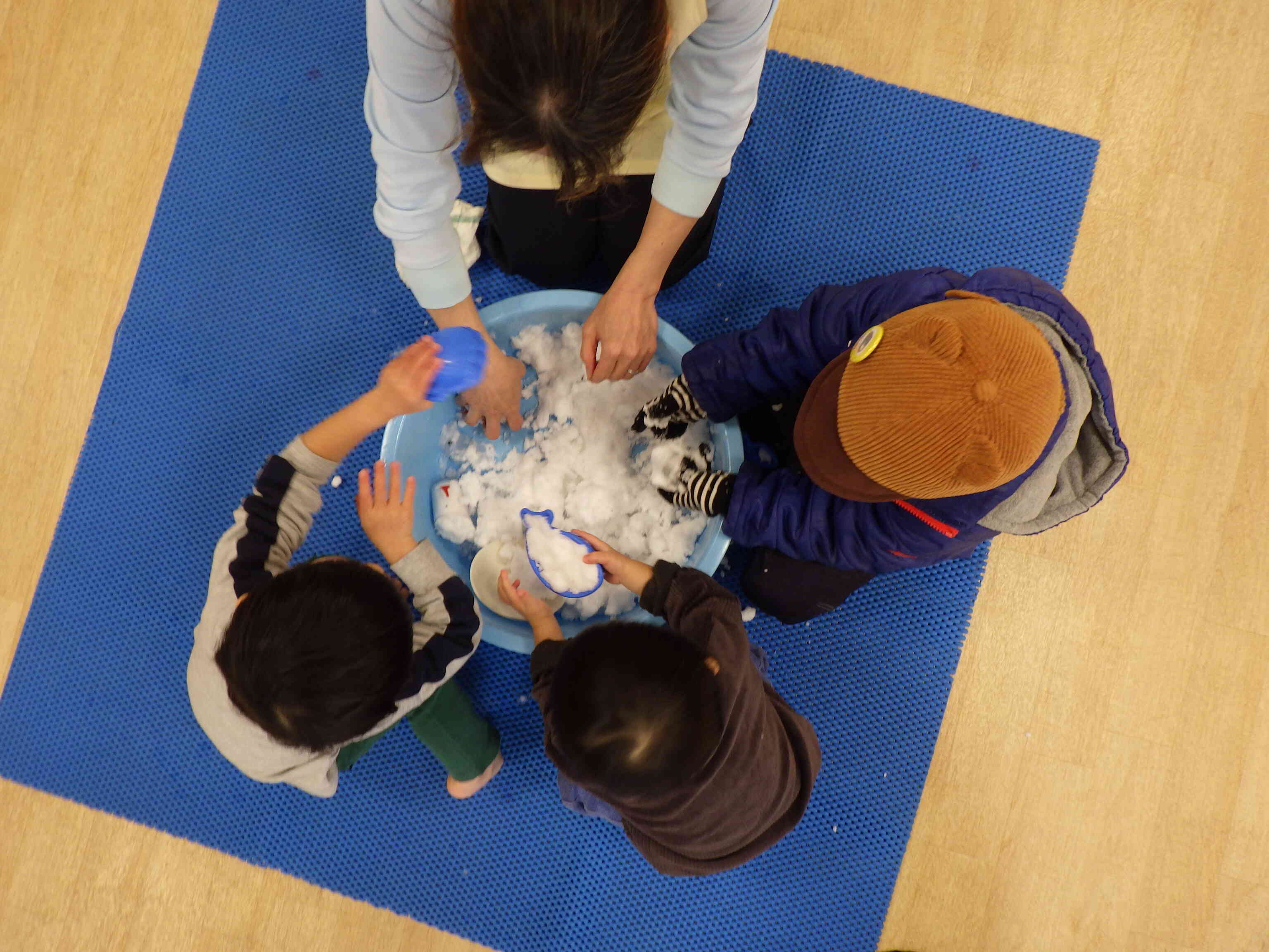 やった〜　雪だ！