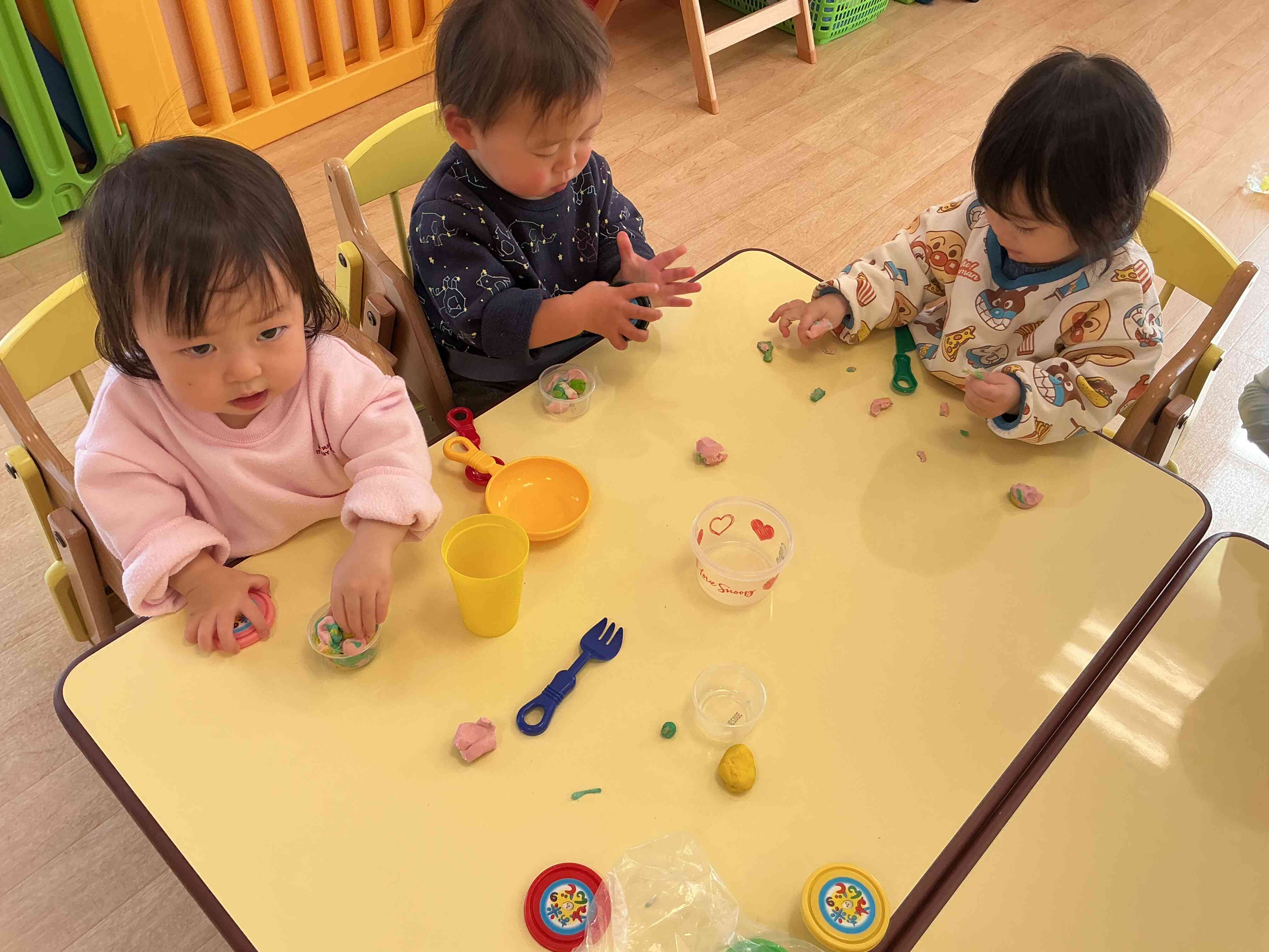 こむぎこねんど遊び