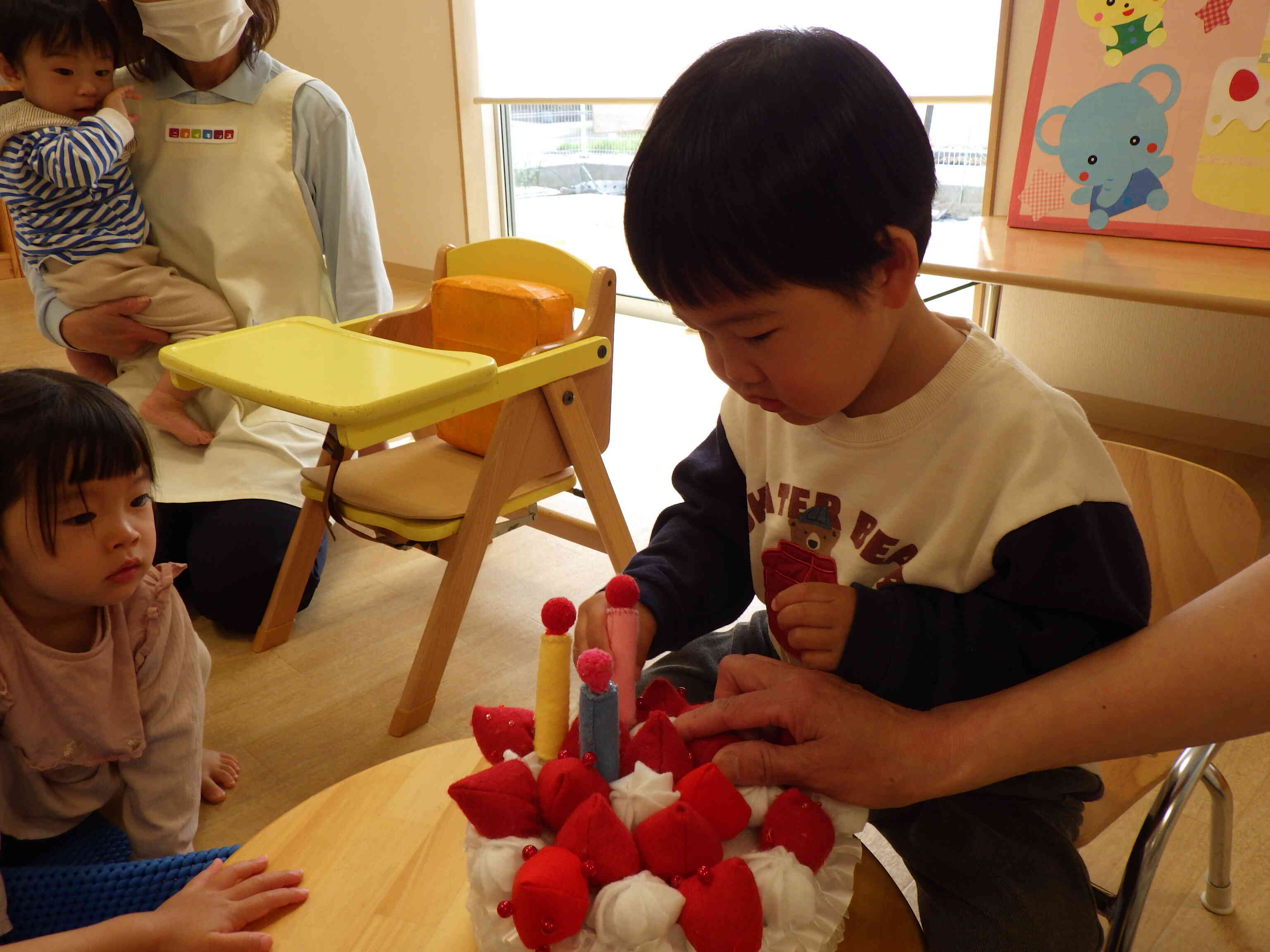 ねえ、ぼく14さいなんだよ！　ろうそく3本？