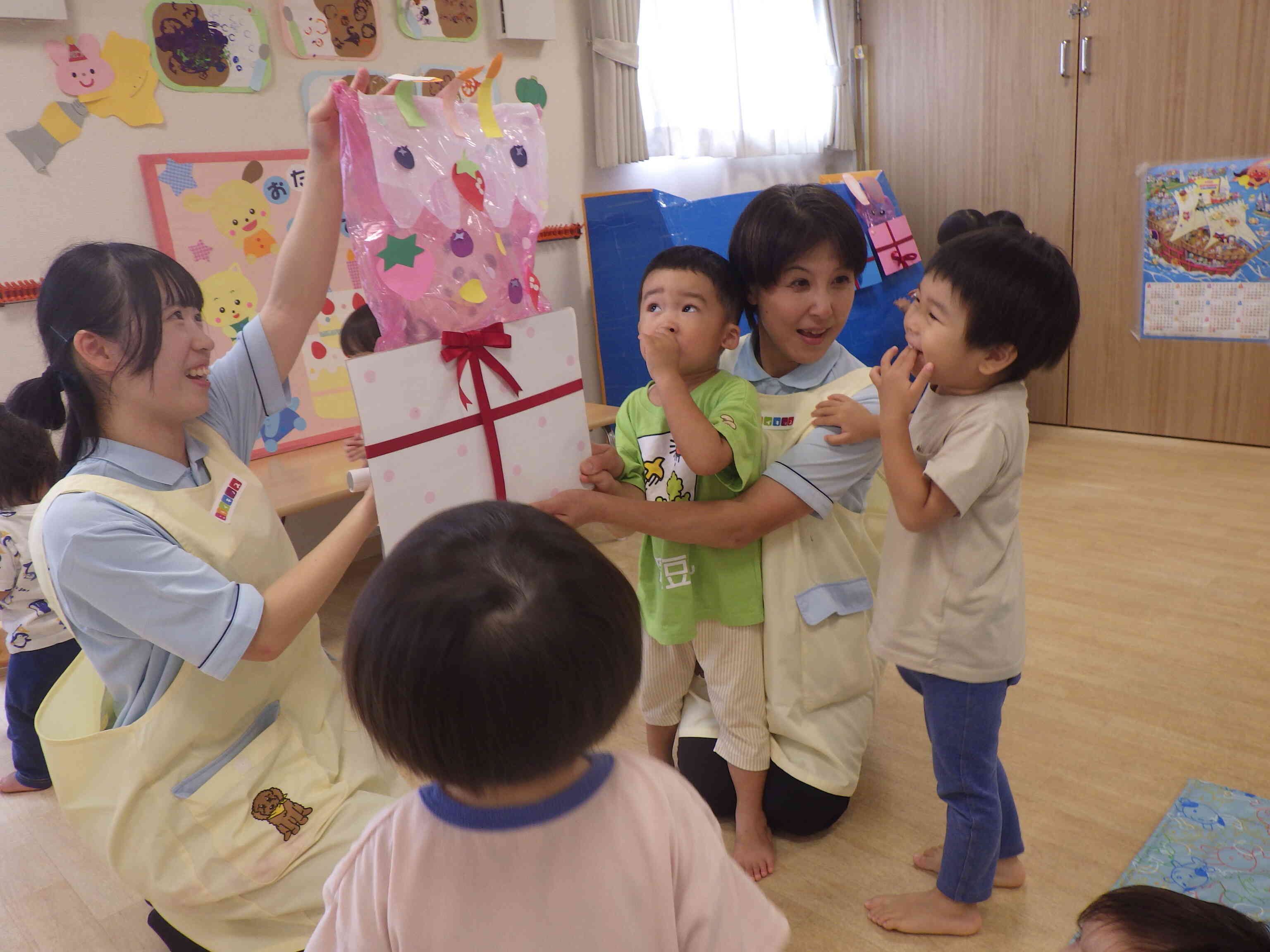 箱の中のプレゼントはなあに？
