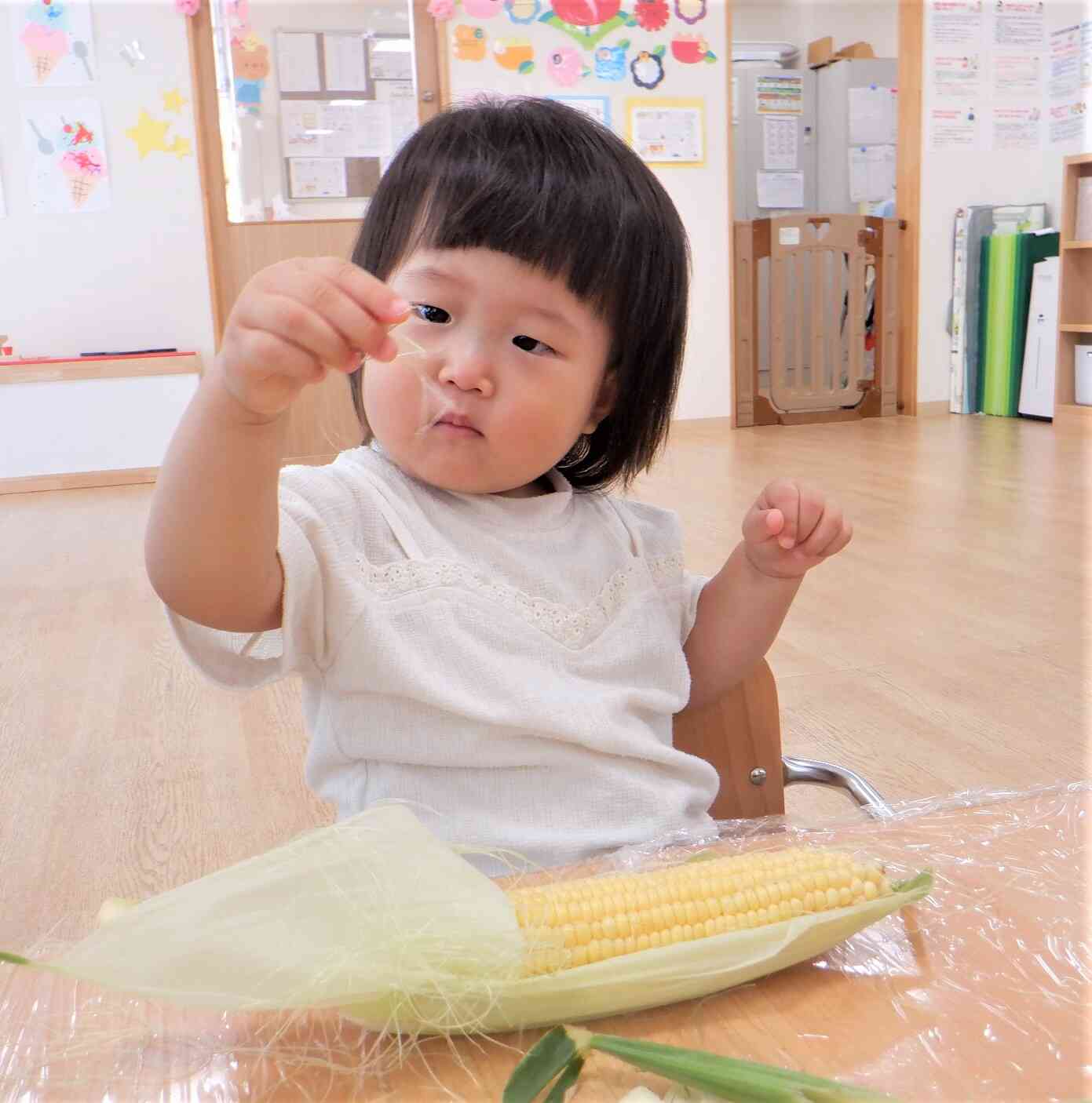 【食育】とうもろこしの皮むき