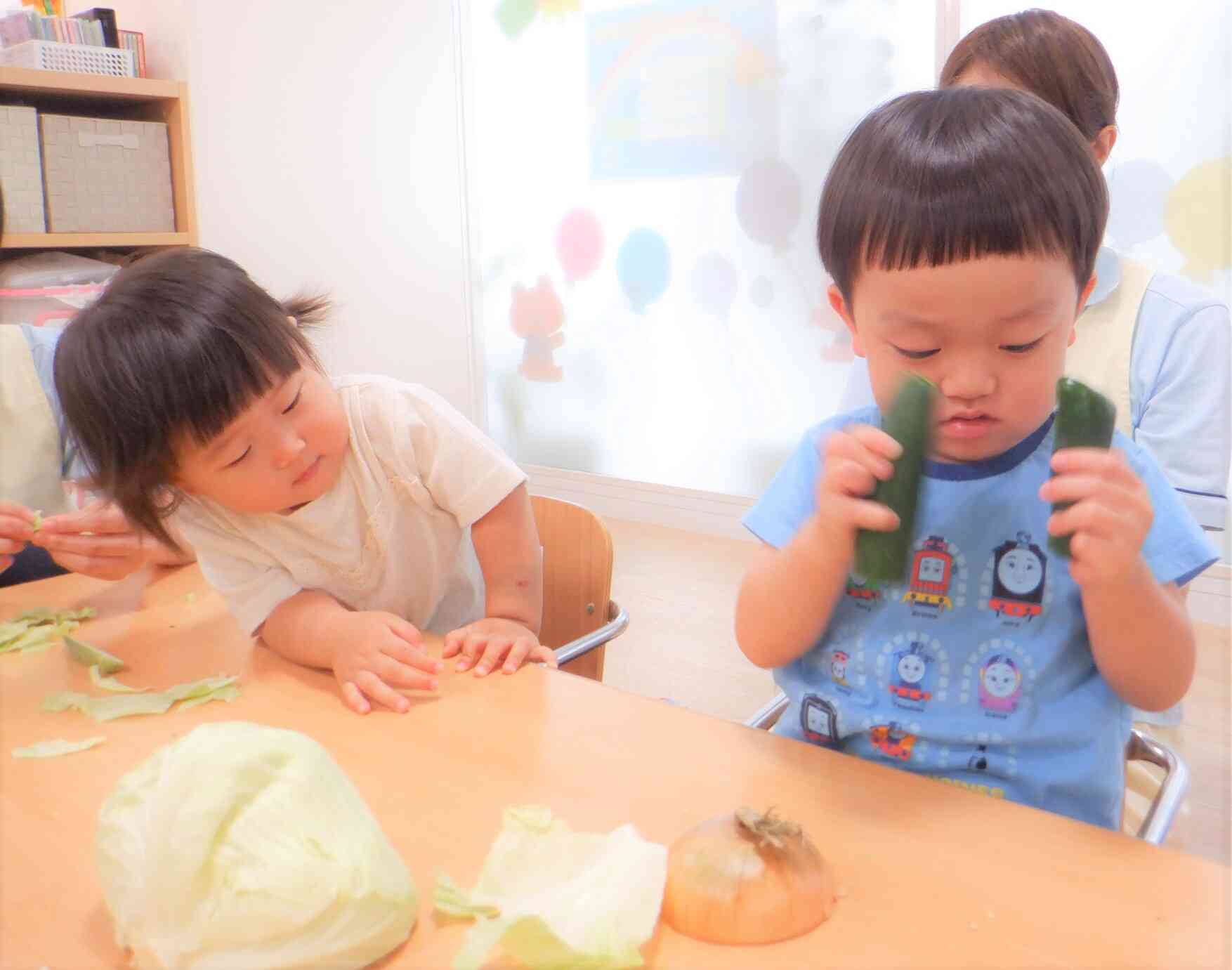 お友だちの様子が気になっているみたいです。