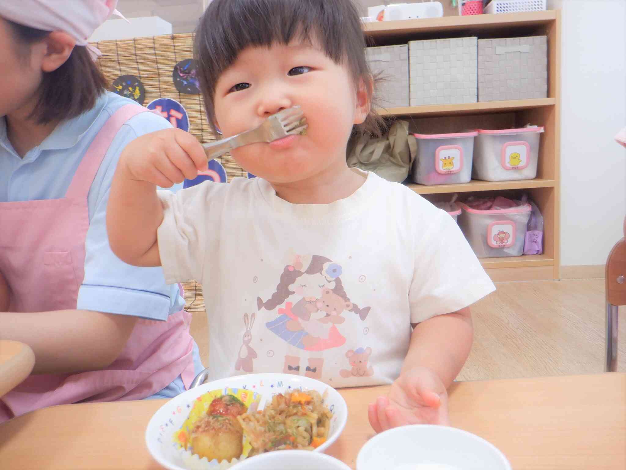 焼きそばもぐもぐ！