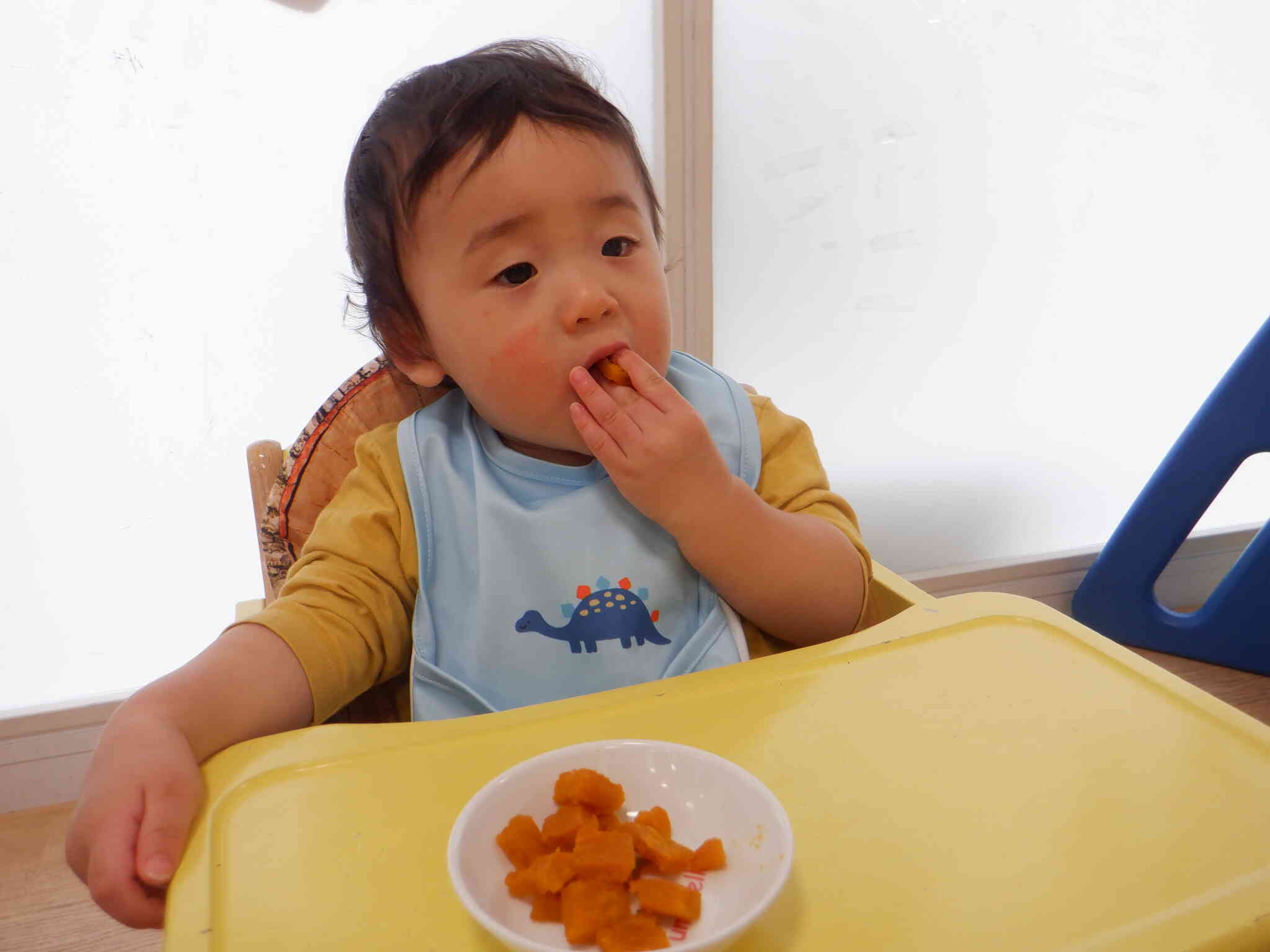 手づかみ食べが上手です！