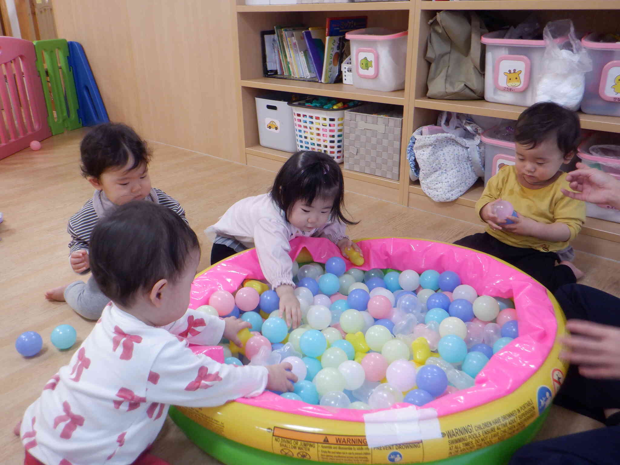 みんなでボールプール楽しいね！