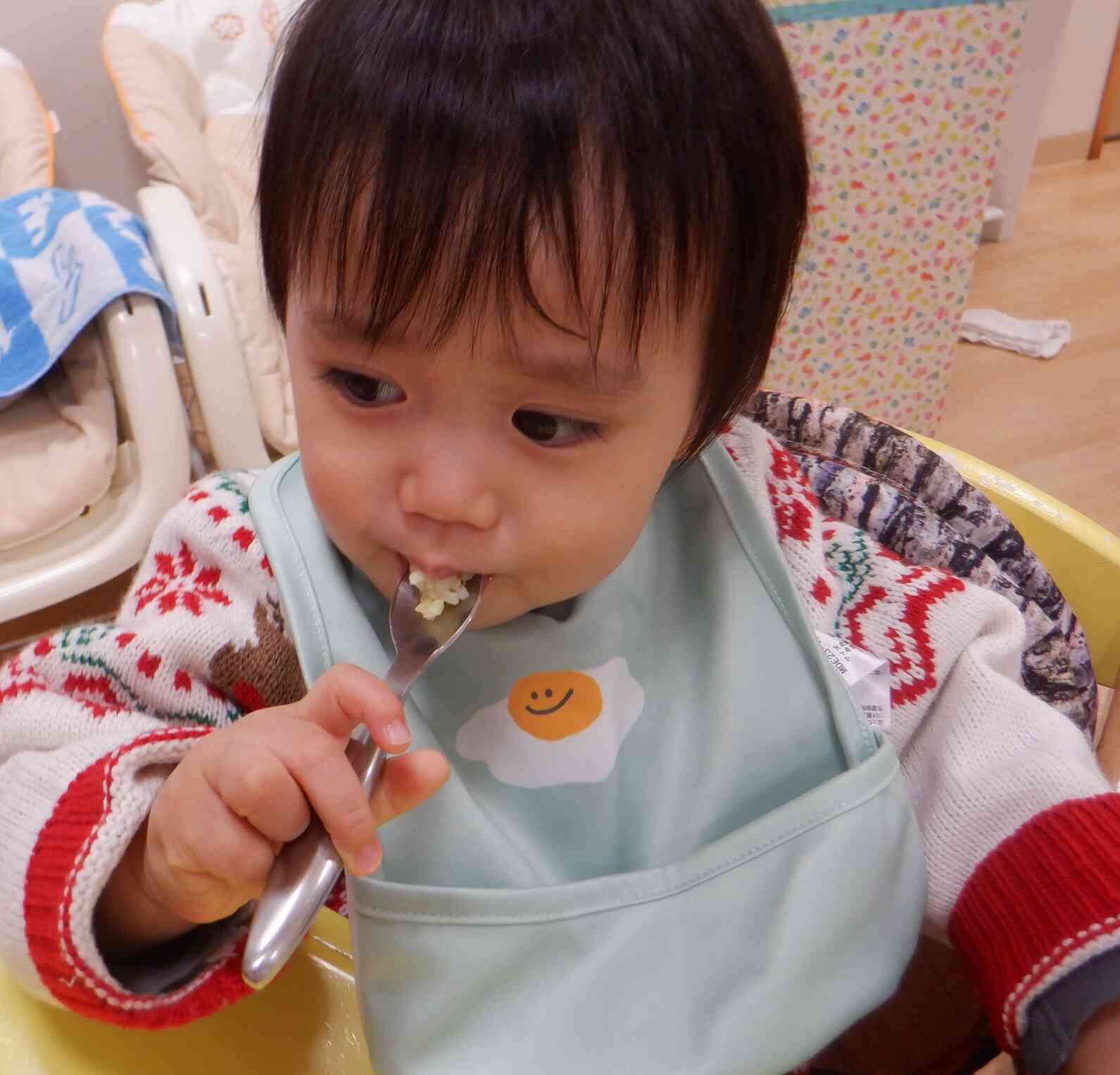 もぐもぐ(´～｀)