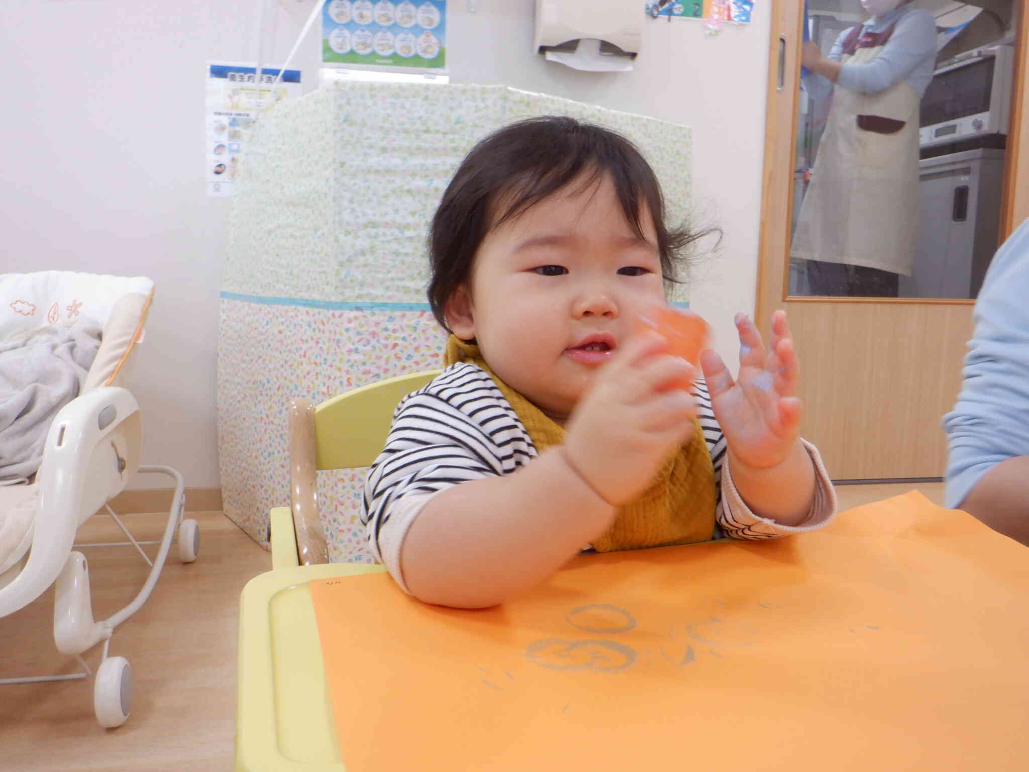 手にもペタペタ♪