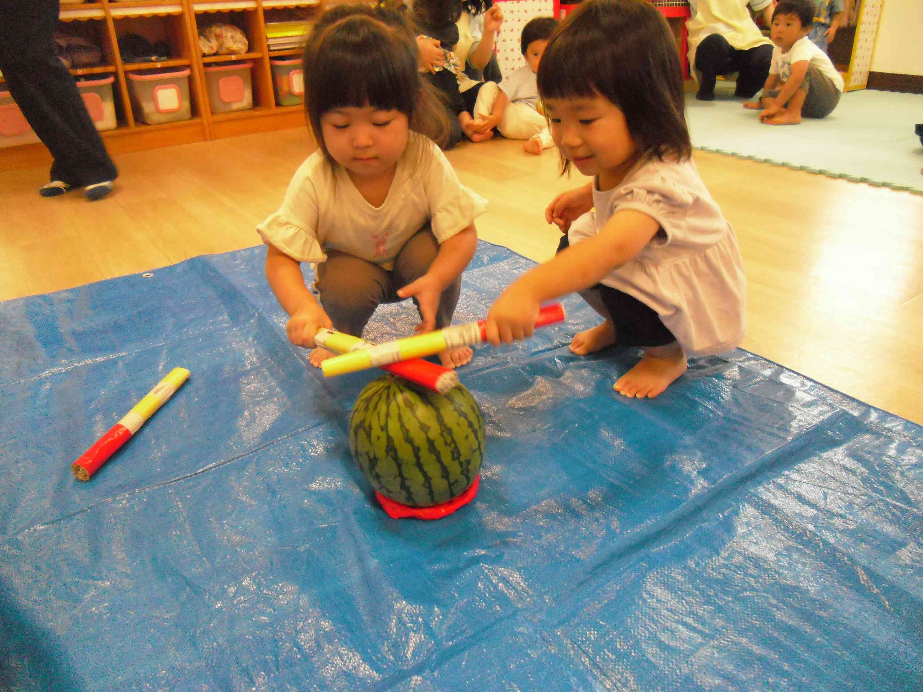 お友だちと一緒にえいっ！