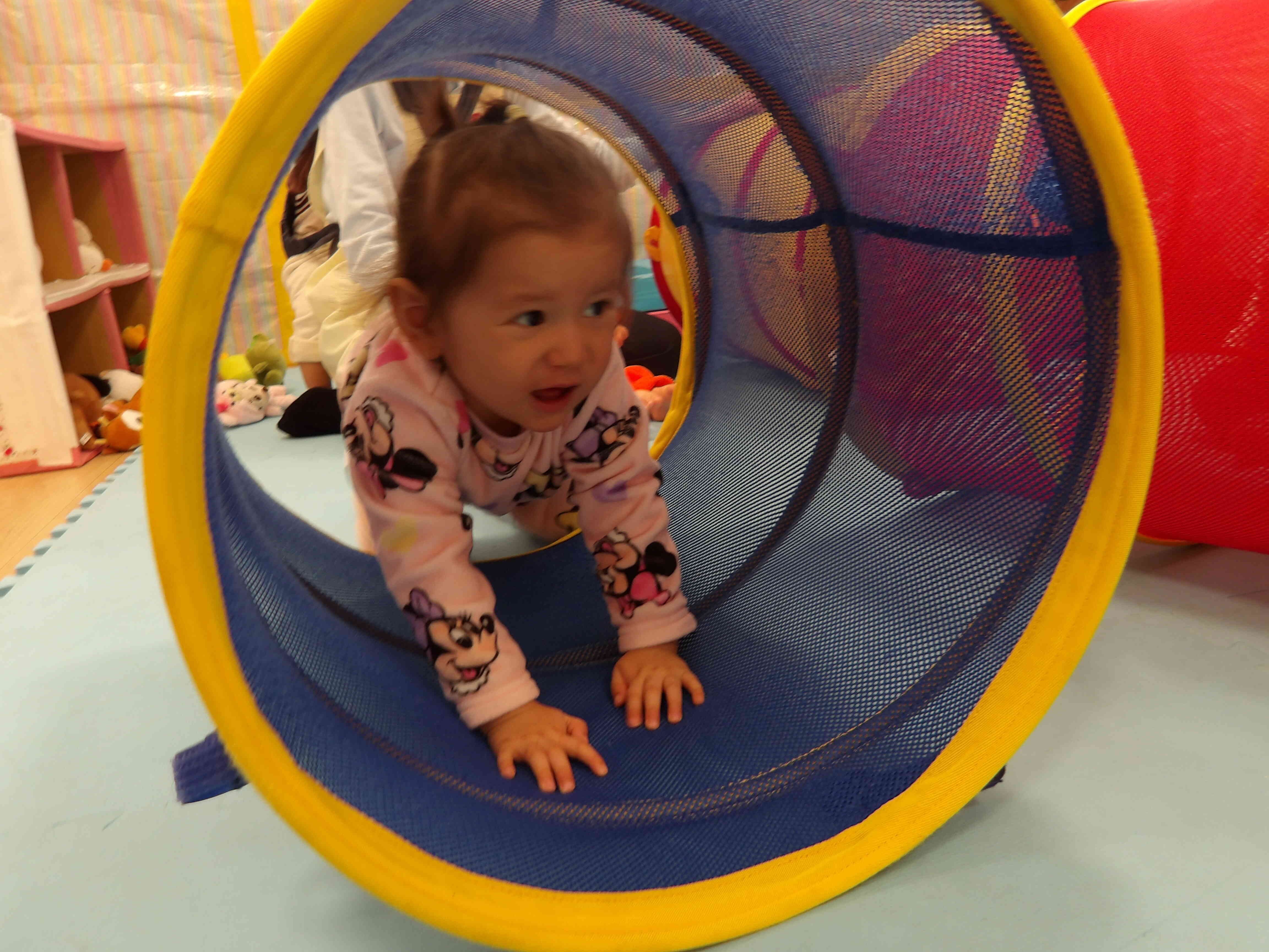 全身を使って遊んでいます。おもいっきり！