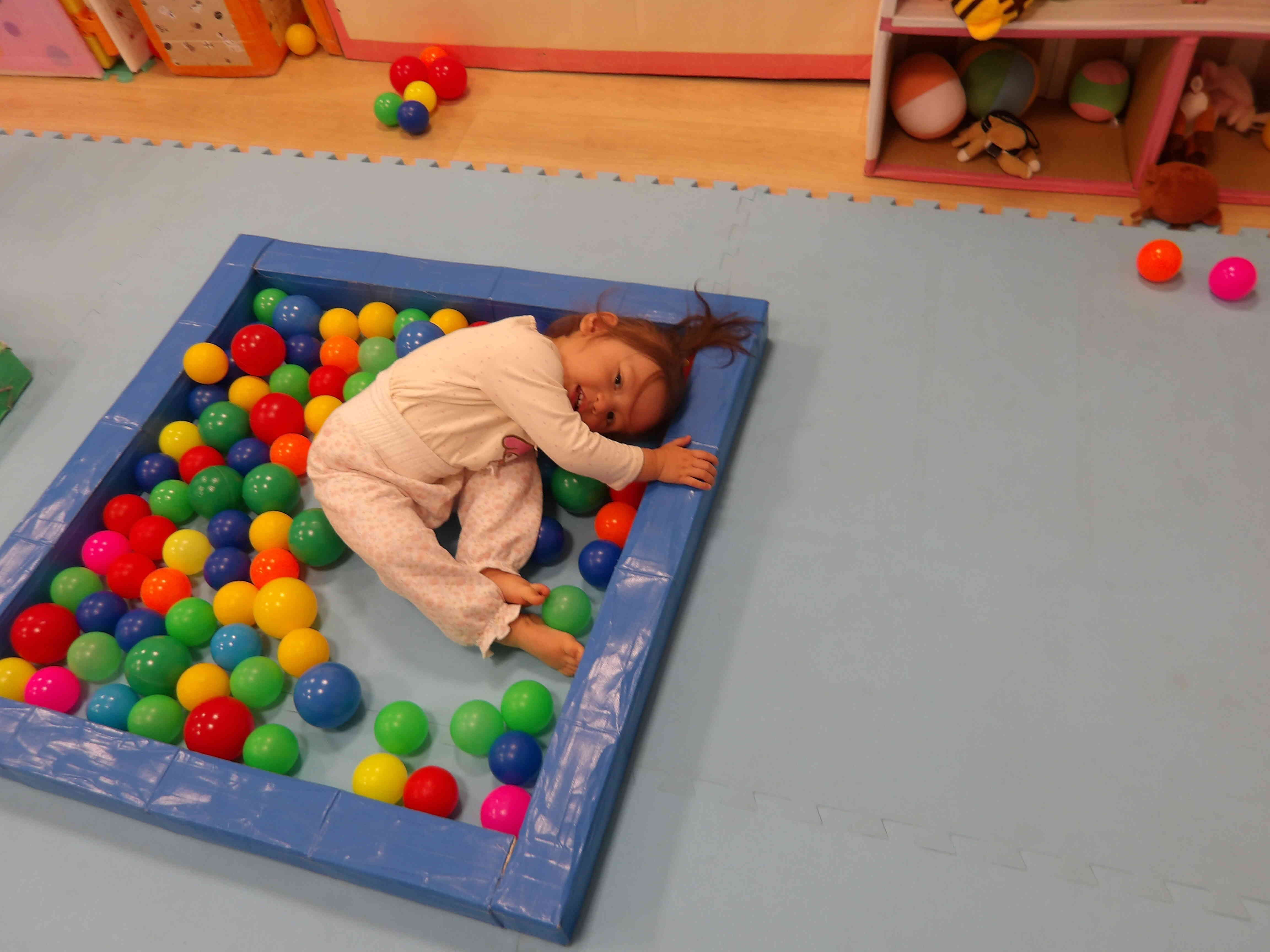 ボールプール　きもちがいいね！