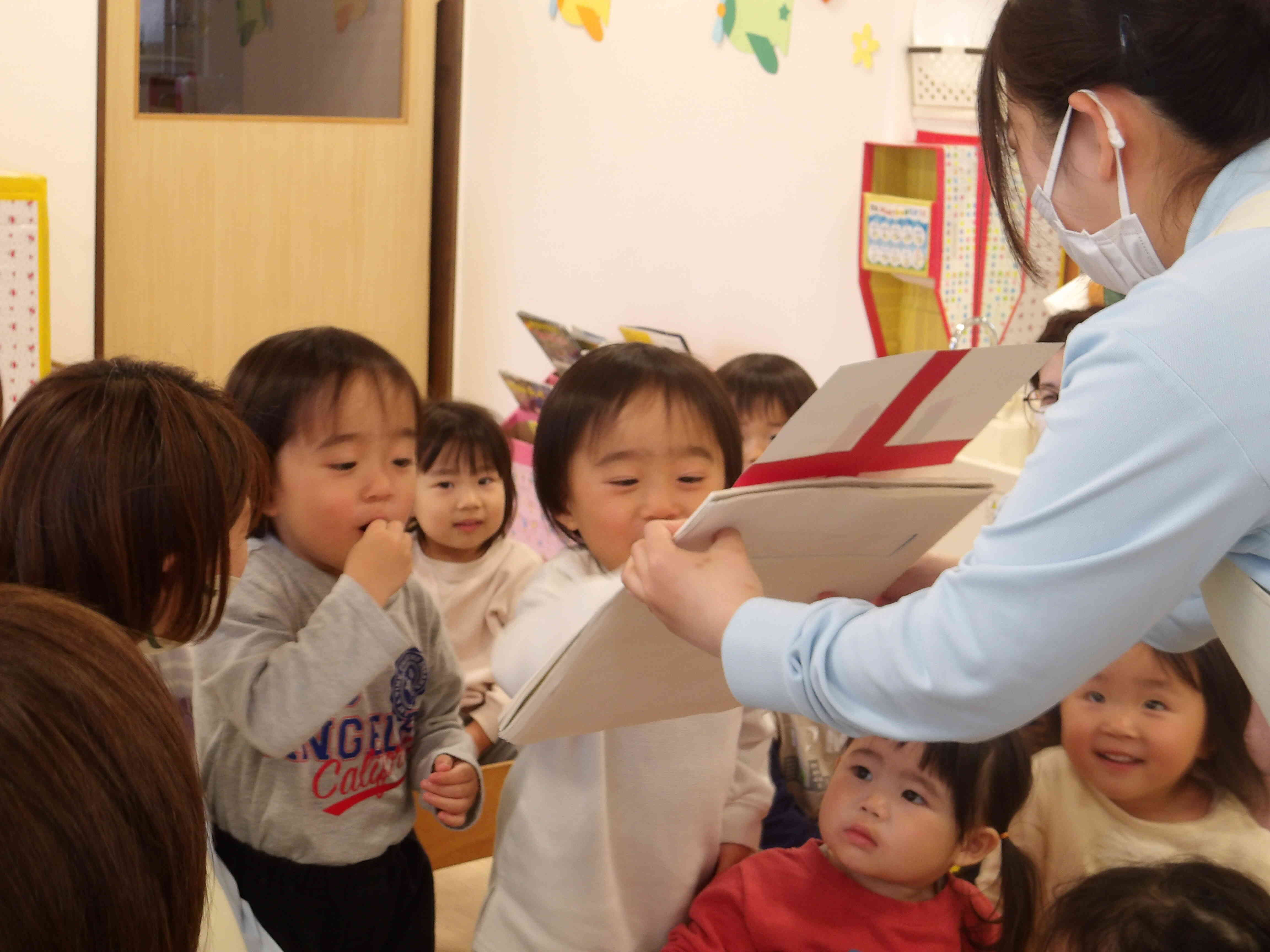 ケーキをぱくっ！